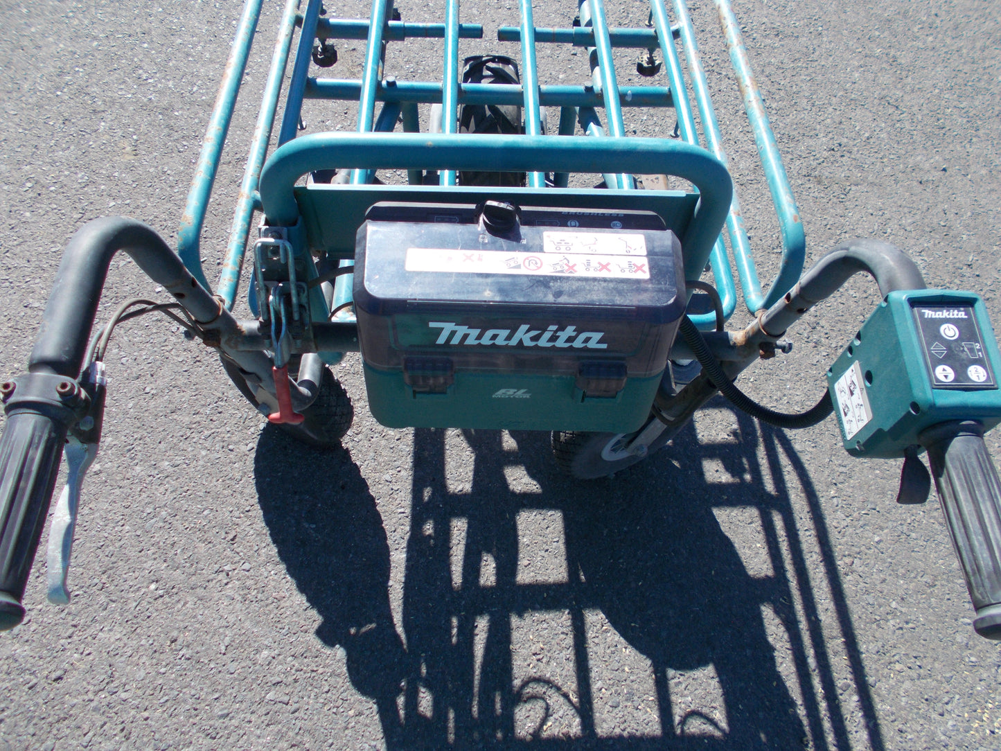 マキタ　中古　充電式運搬車　CU180D