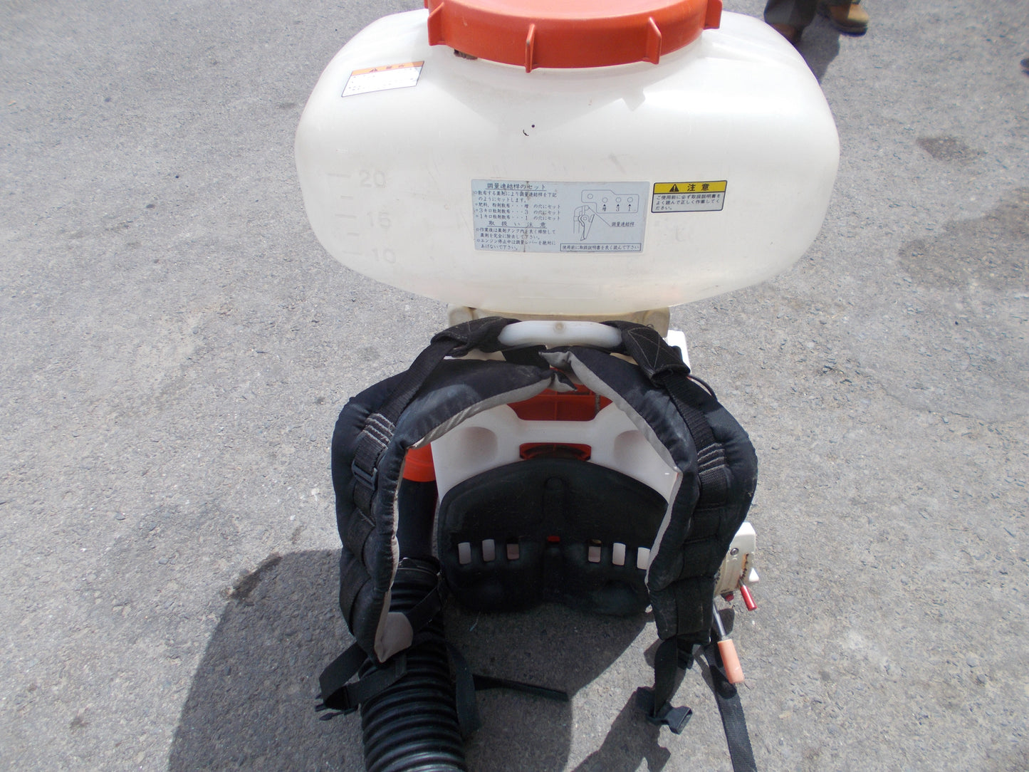 共立　中古　背負い動力散布機　DMC701
