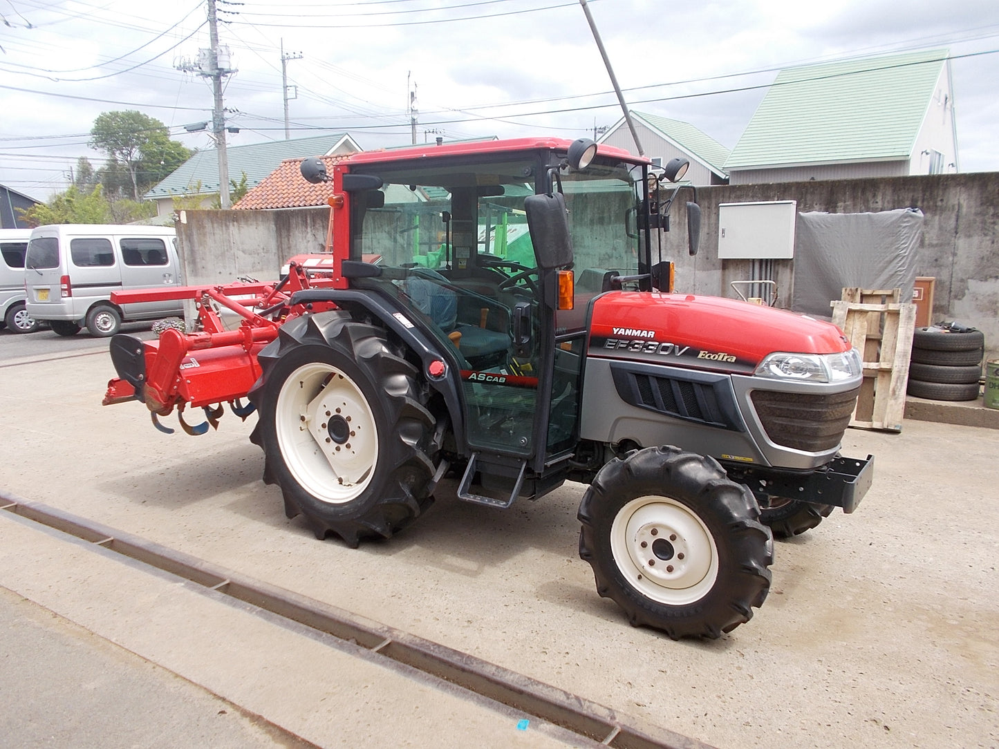 ヤンマー　中古　トラクター　EF330V　３０馬力　キャビン