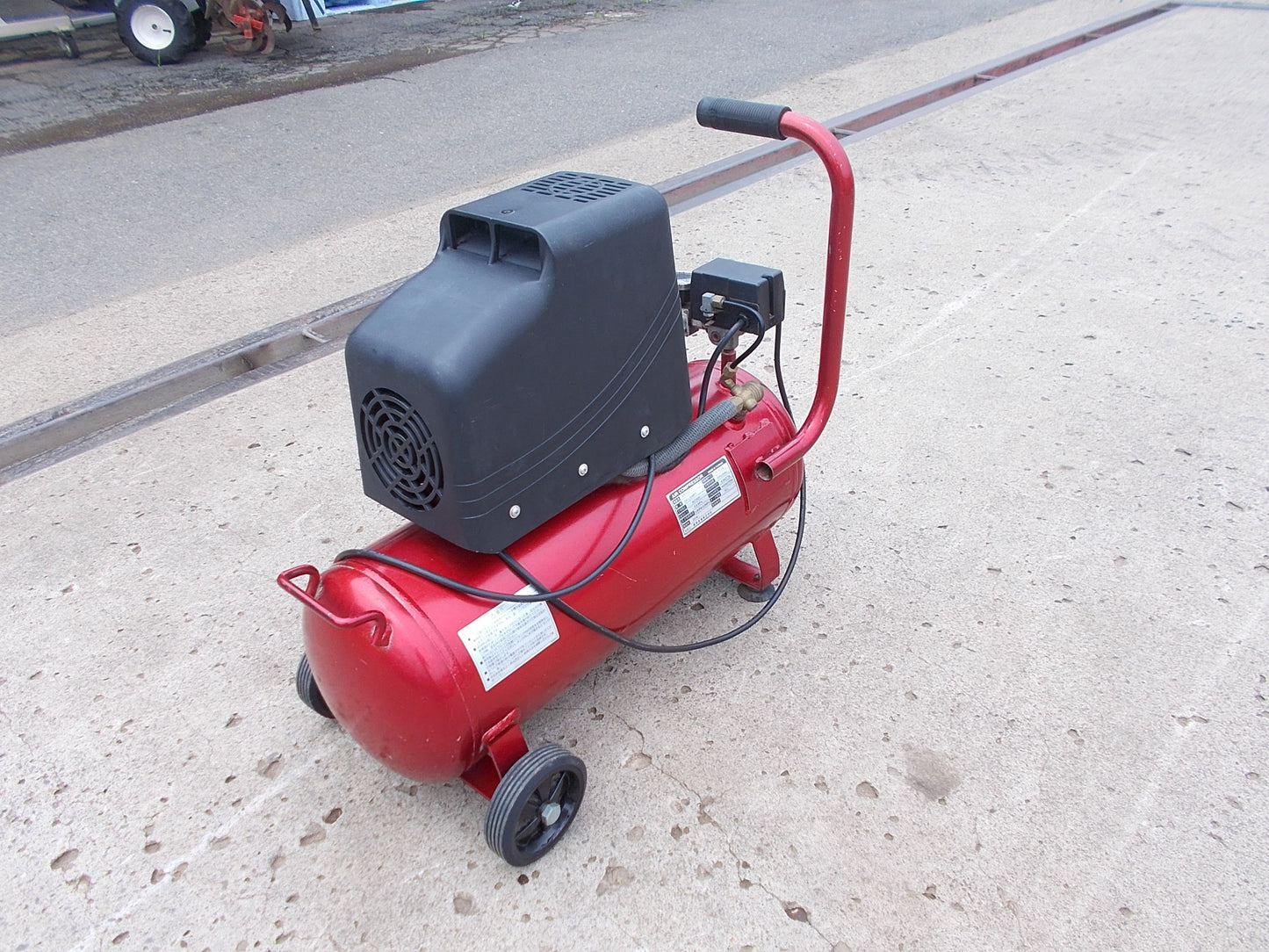 藤原産業　中古　エアーコンプレッサー　SR-L30MPT　100V　30Lタンク