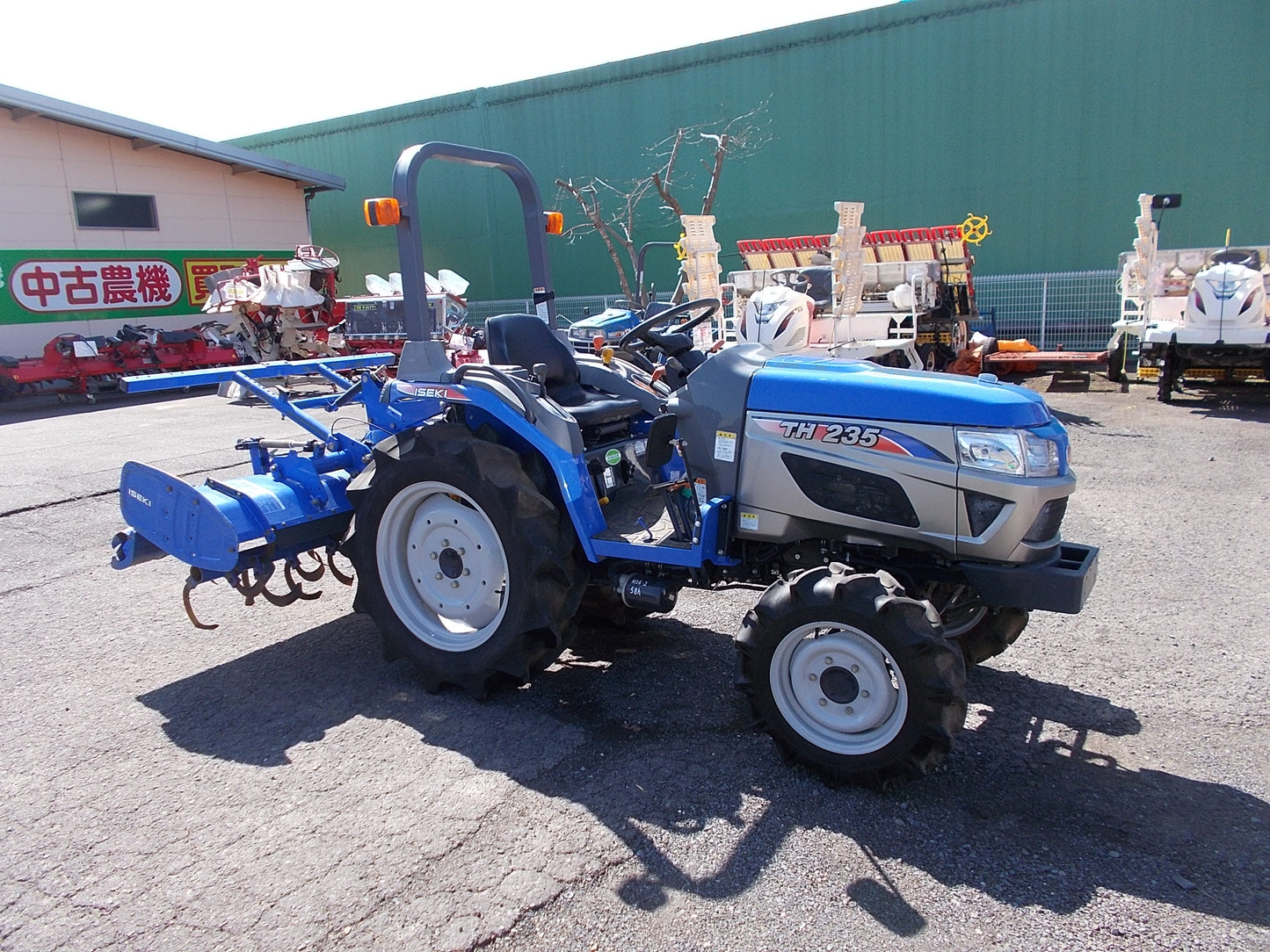 イセキ　中古　トラクター23.5馬力　TH235