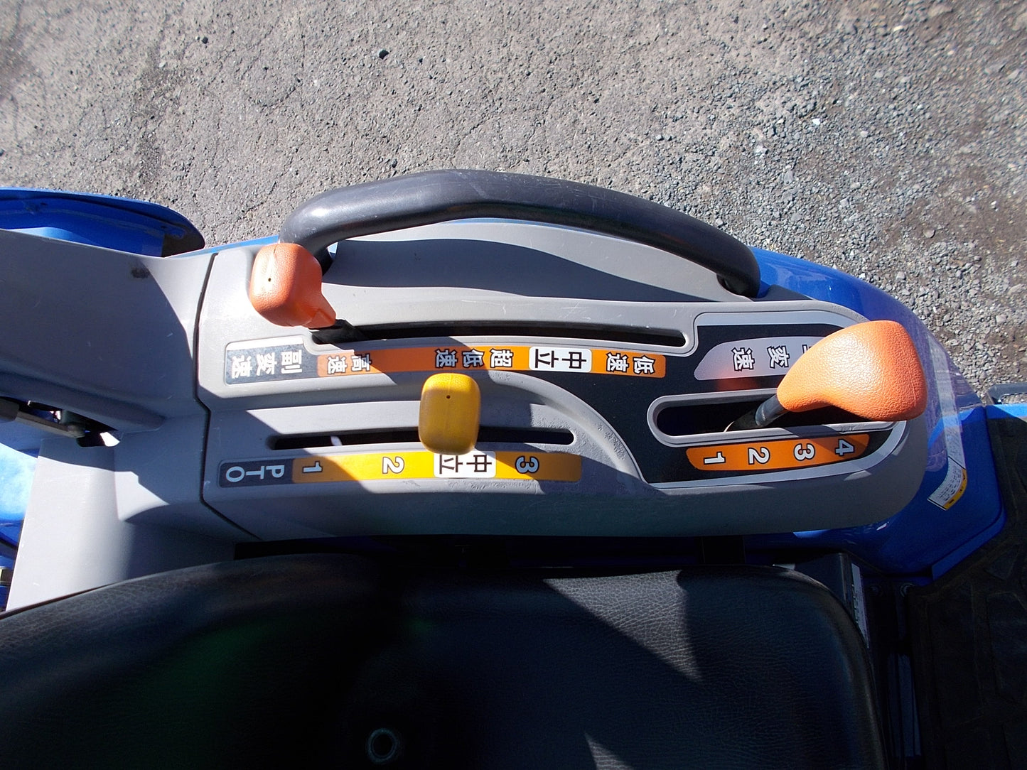 イセキ　中古　トラクター23.5馬力　TH235