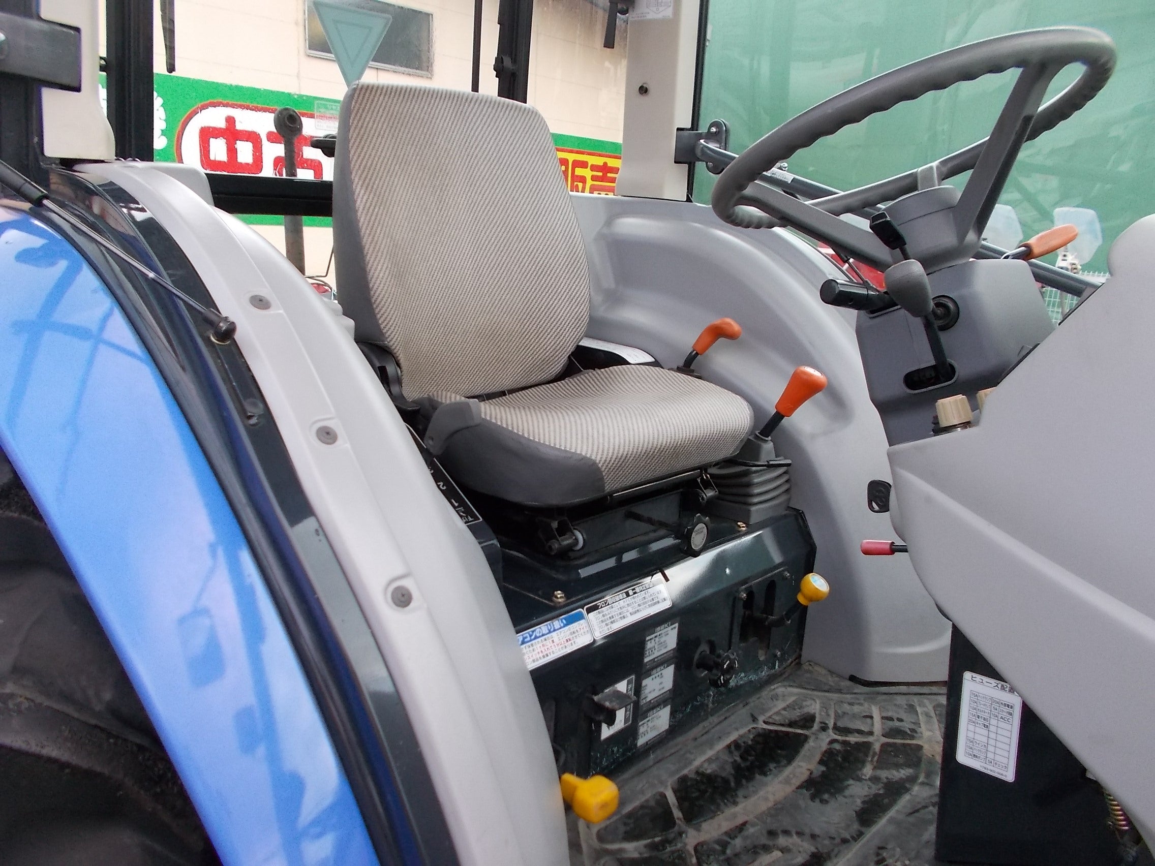 イセキ 中古 トラクター56馬力 ロータリー無し キャビン ATK56 – 農