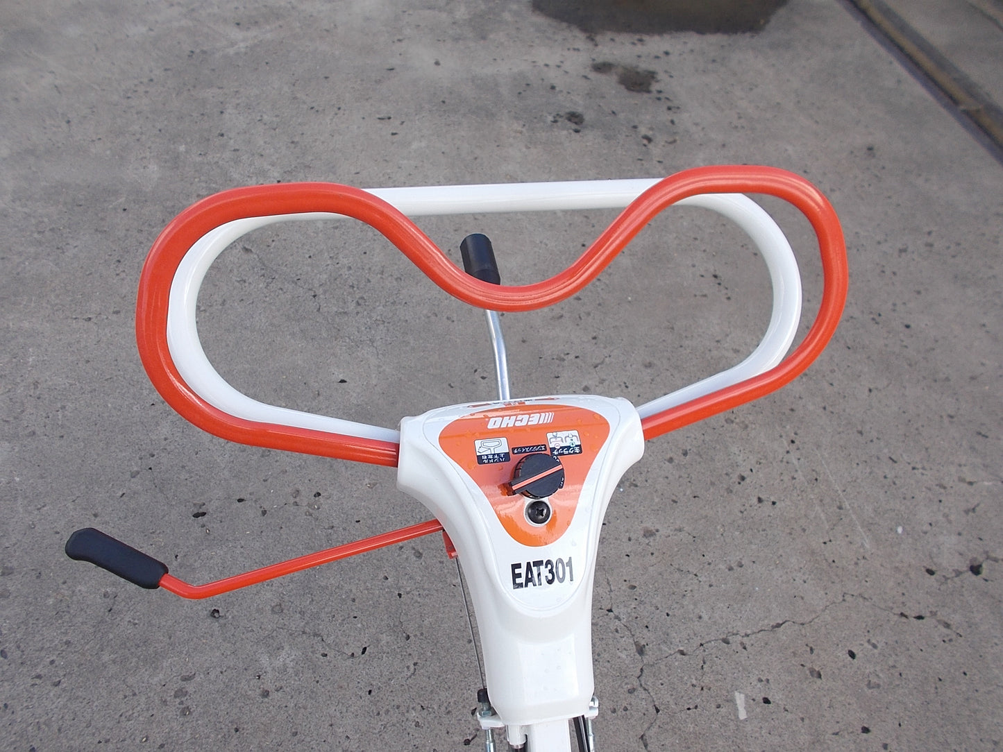 エコー　中古　自走式草刈機　EAT301　