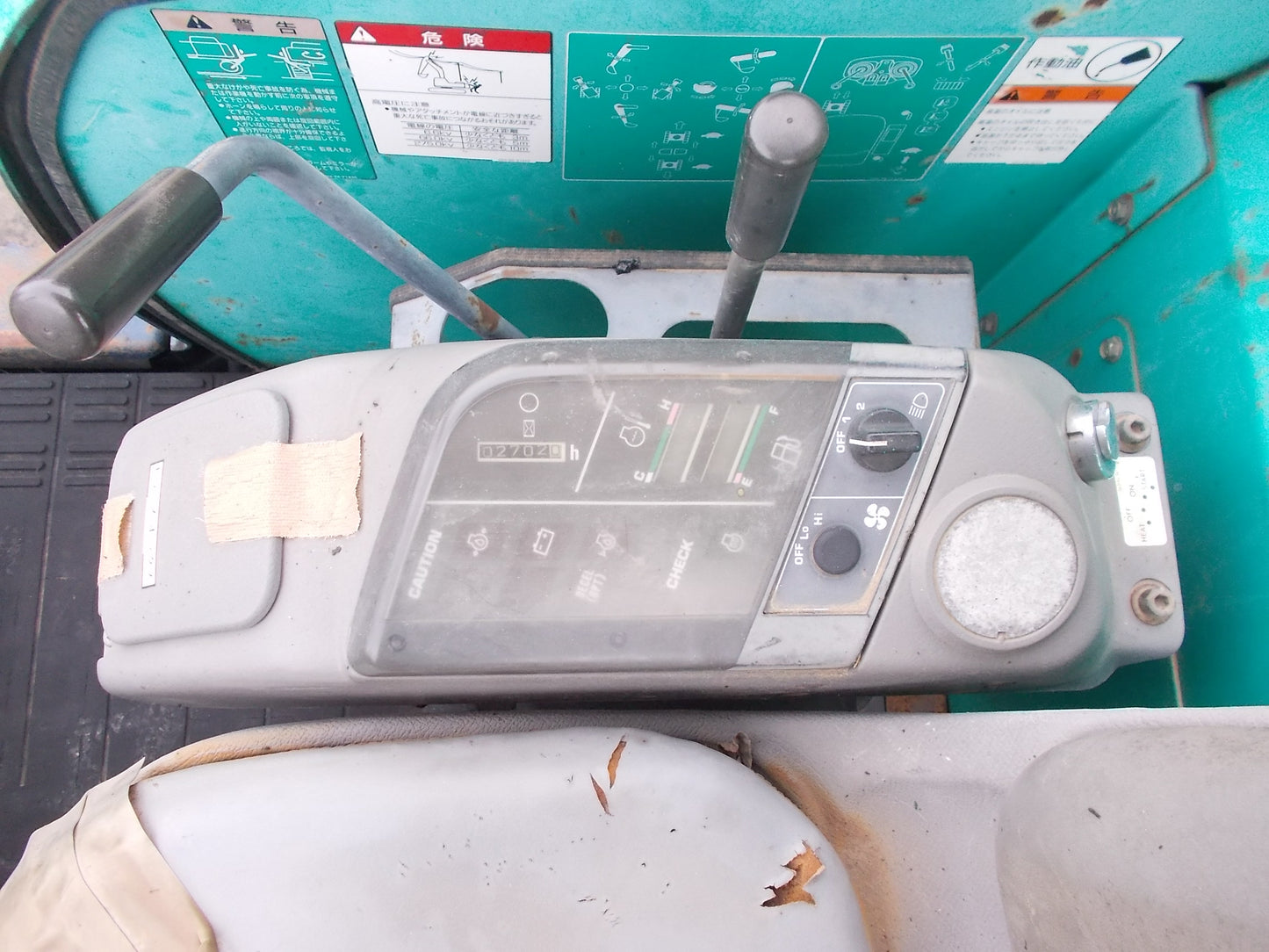 コマツ　中古　バックホー　PC27R-8　