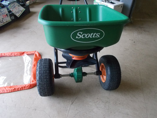 SCOTTS　中古　歩行型肥料散布機　（AccuPro2000）