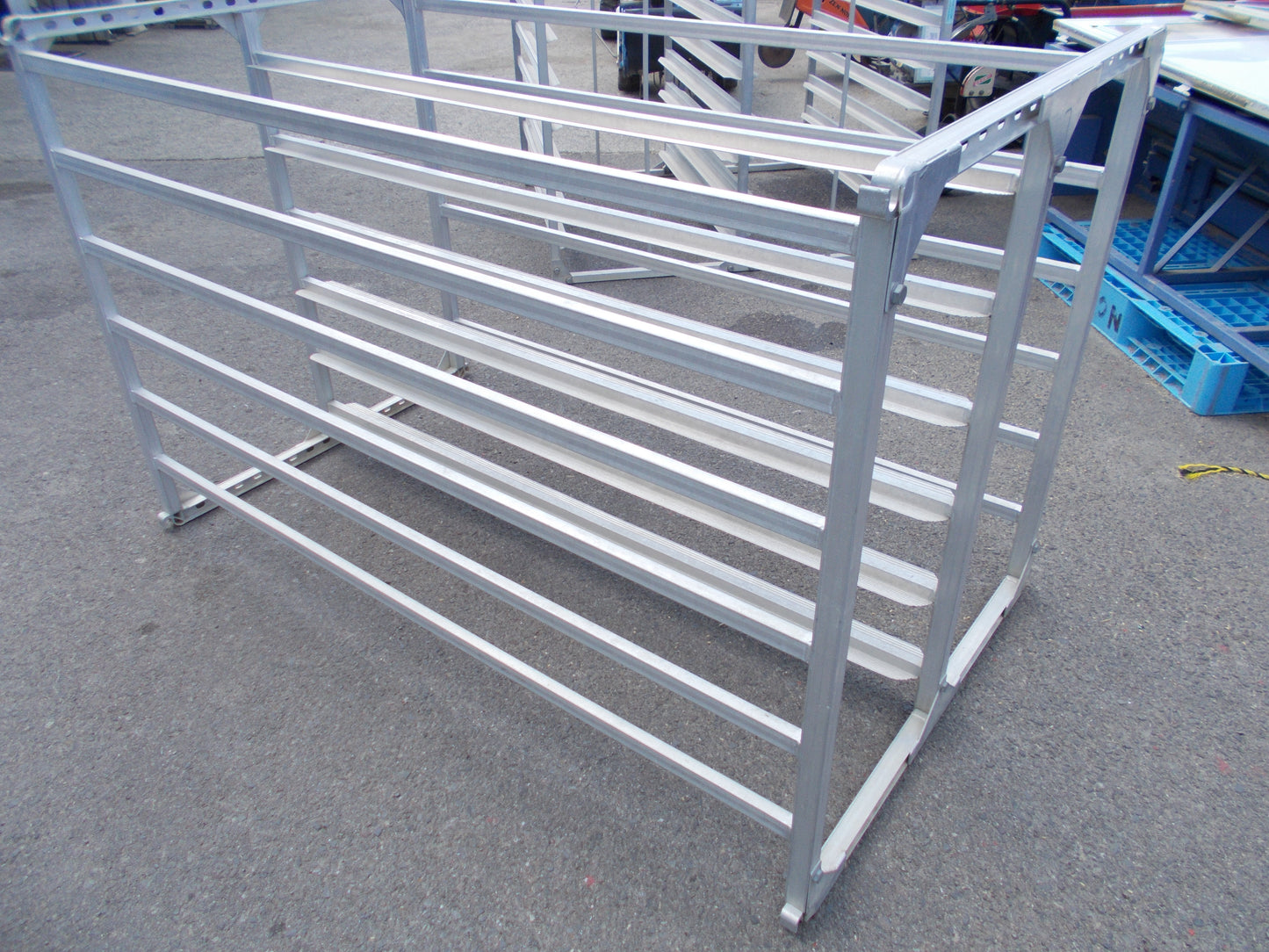 メーカー不明　中古　アルミ苗だな