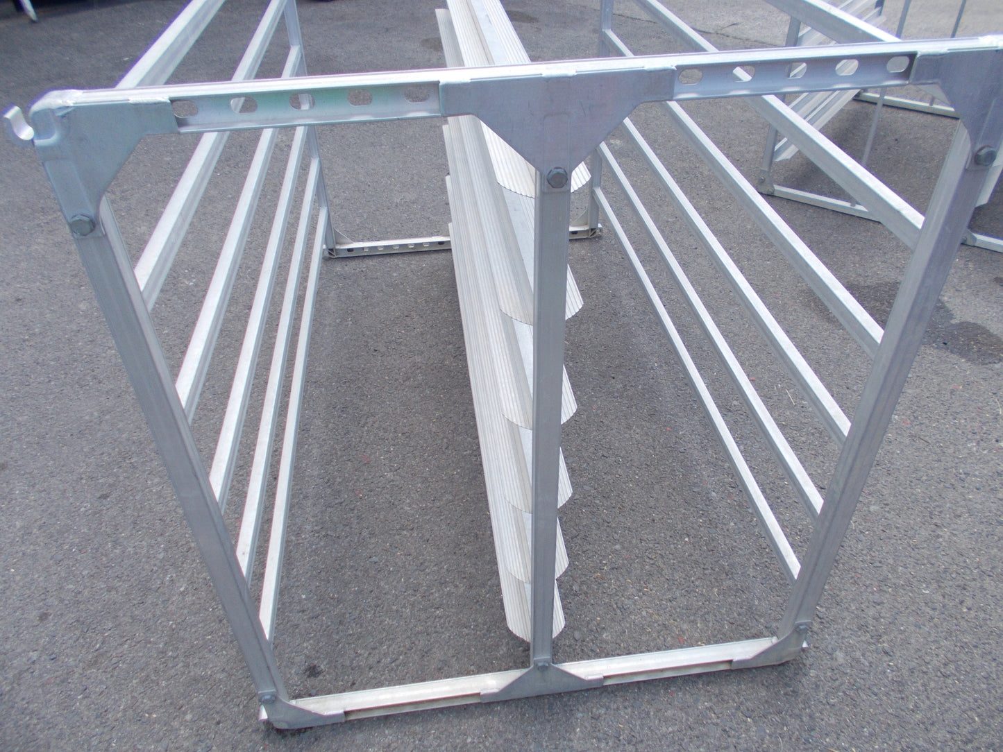 メーカー不明　中古　アルミ苗だな