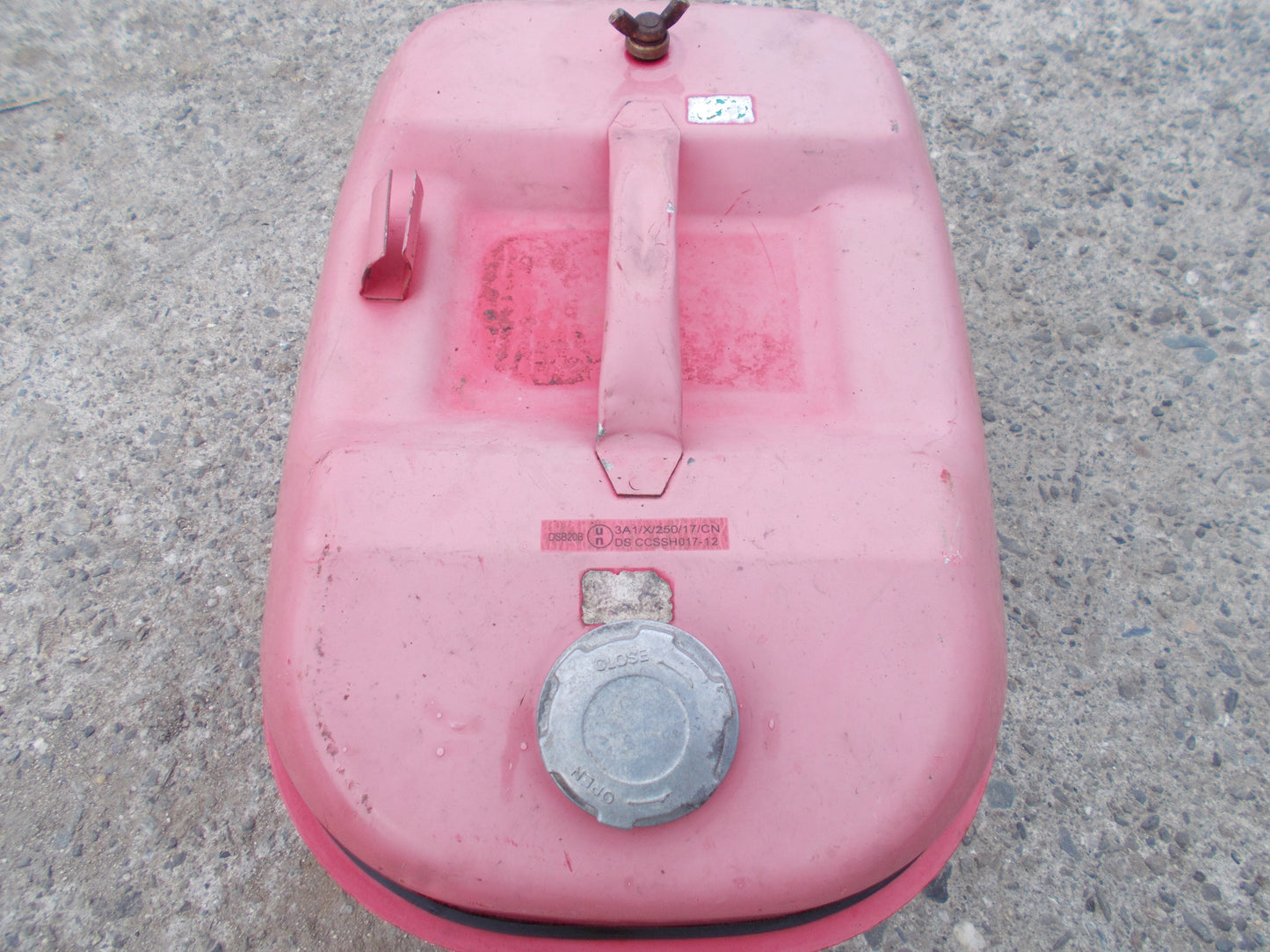 メーカー不明　携行缶　20L