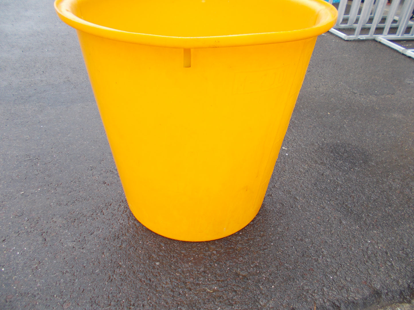 メーカー不明　中古　水バケツ　200L