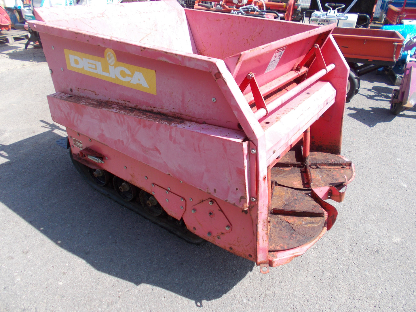 デリカ　中古　自走式マニアスプレッダー　DC156