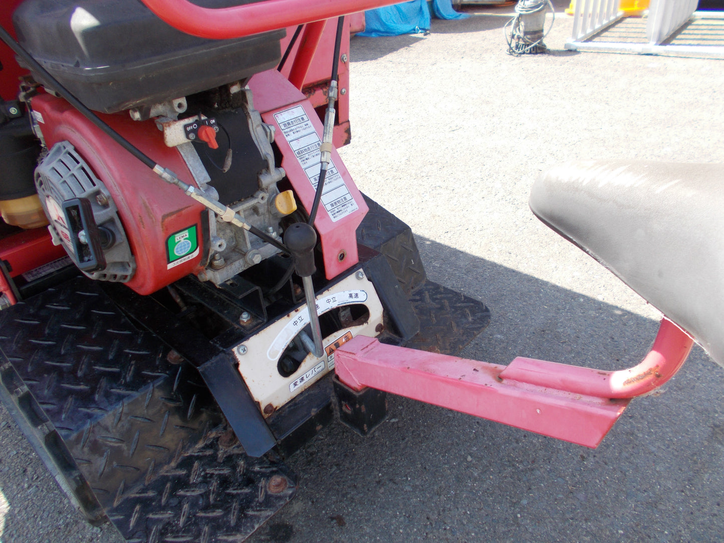 デリカ　中古　自走式マニアスプレッダー　DC156