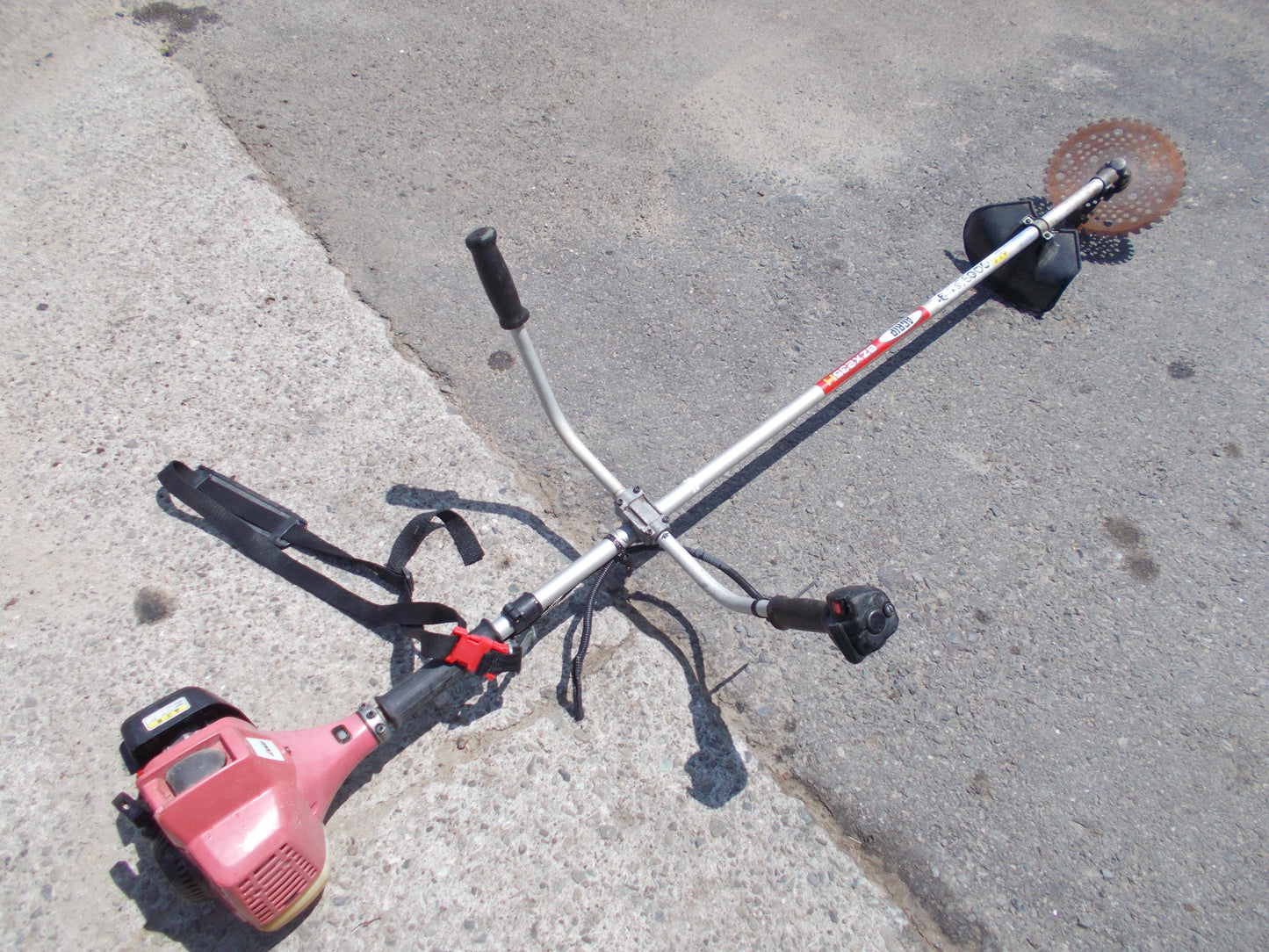 アグリップ　中古　草刈機　BZX235H