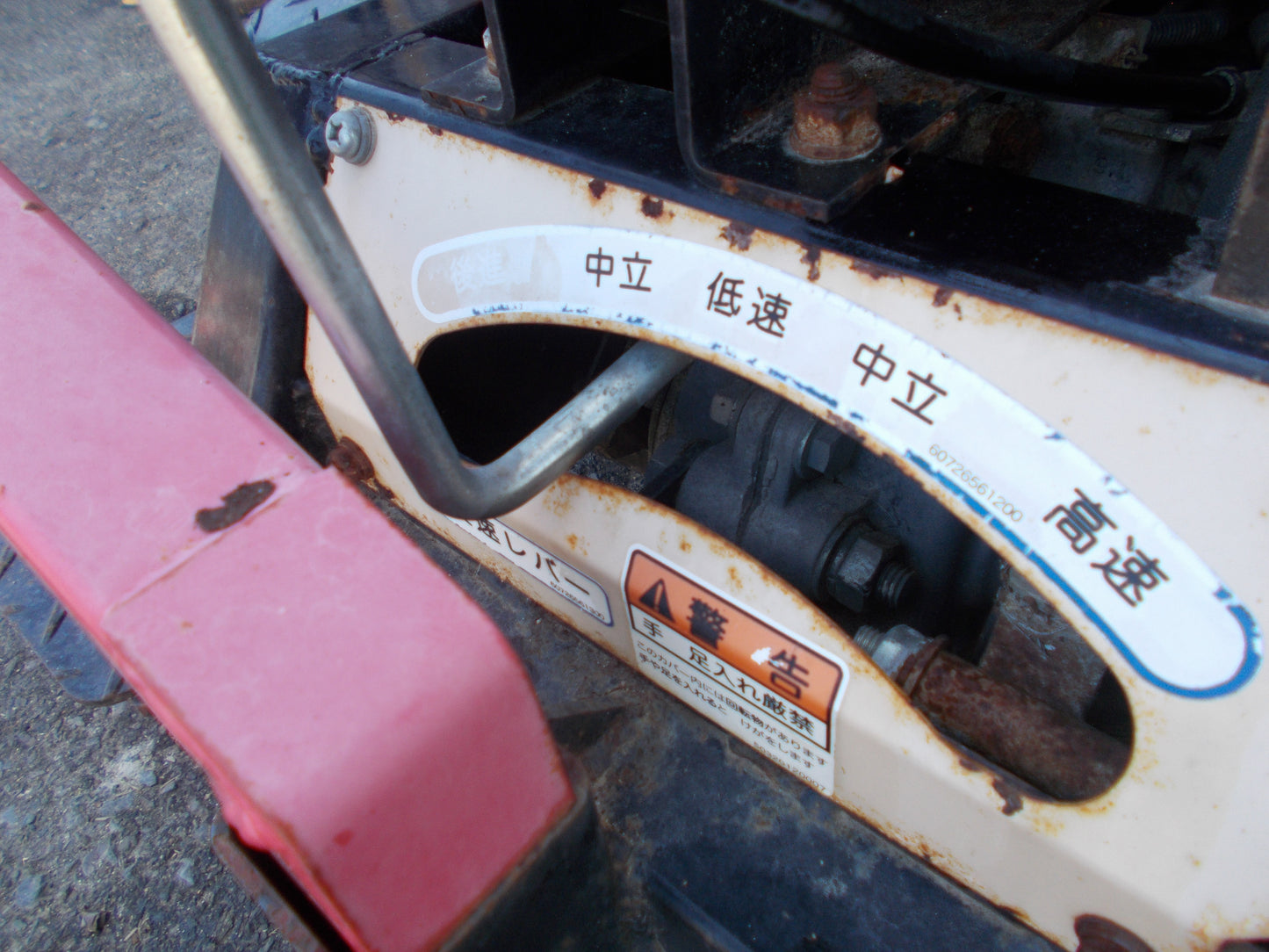 デリカ　中古　自走式マニアスプレッダー　DC156