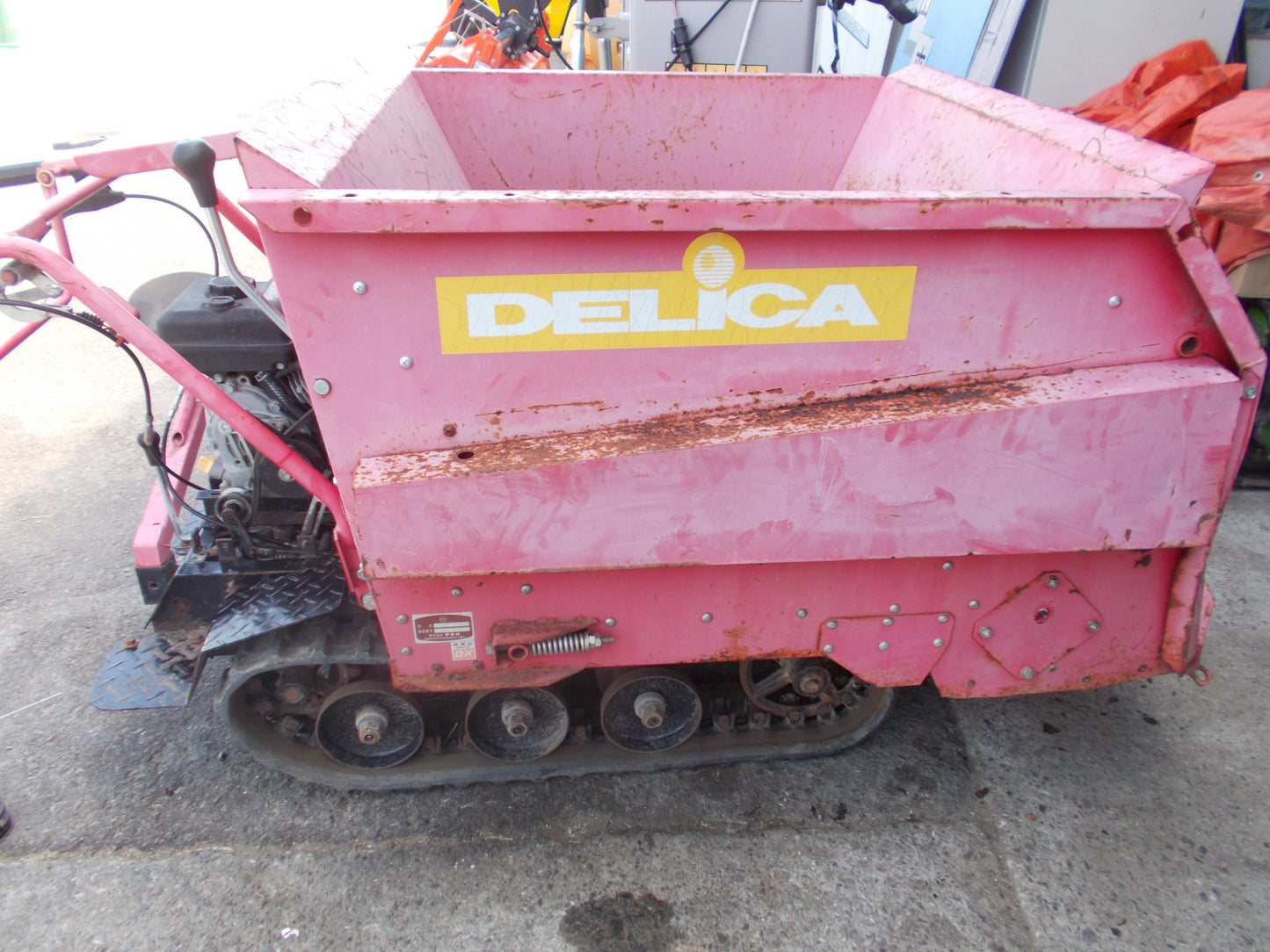 デリカ　中古　自走式マニアスプレッダー　DC156