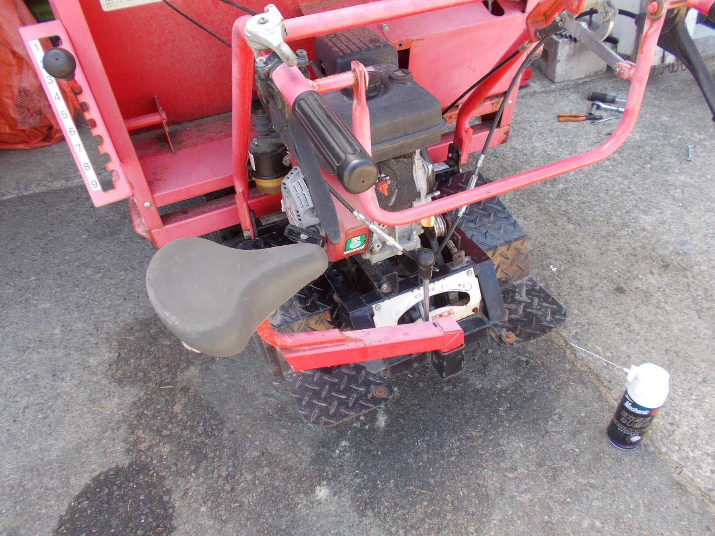 デリカ　中古　自走式マニアスプレッダー　DC156