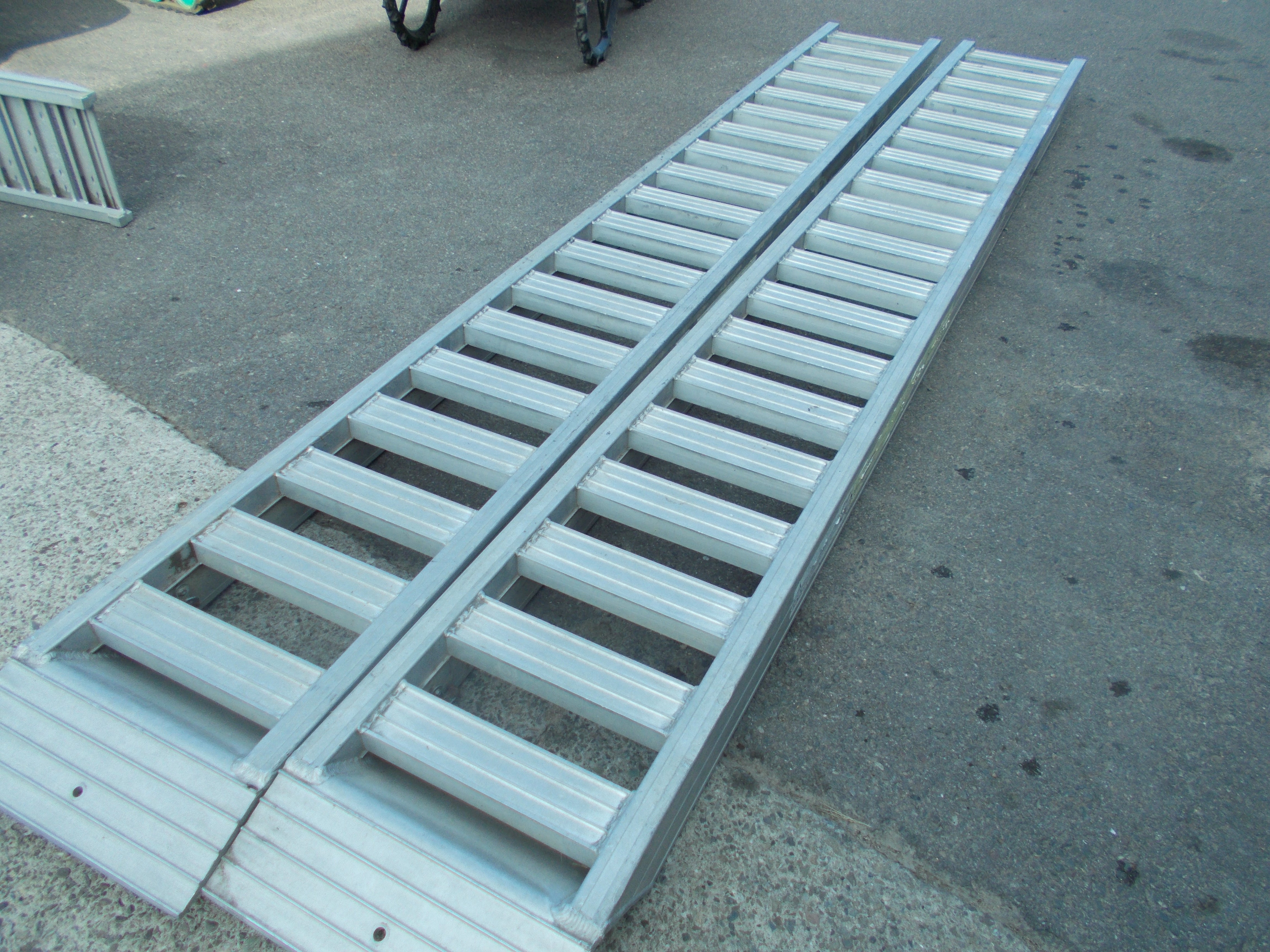 アルミブリッジを譲ります。 メーカー不明 中古 アルミブリッジ 4t – 農キング