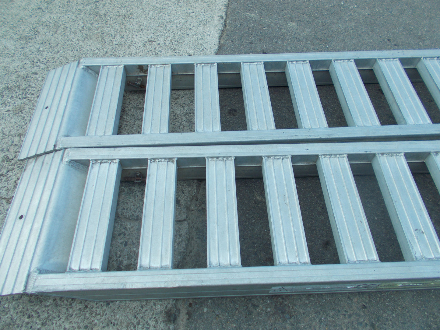 メーカー不明　中古　アルミブリッジ　4t