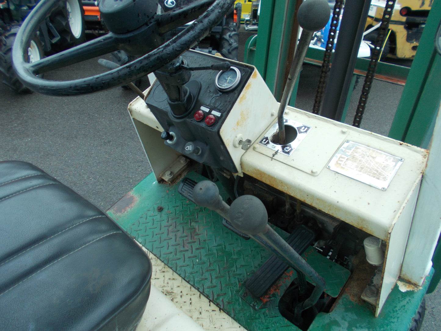 日産　中古　フォークリフト　NF01