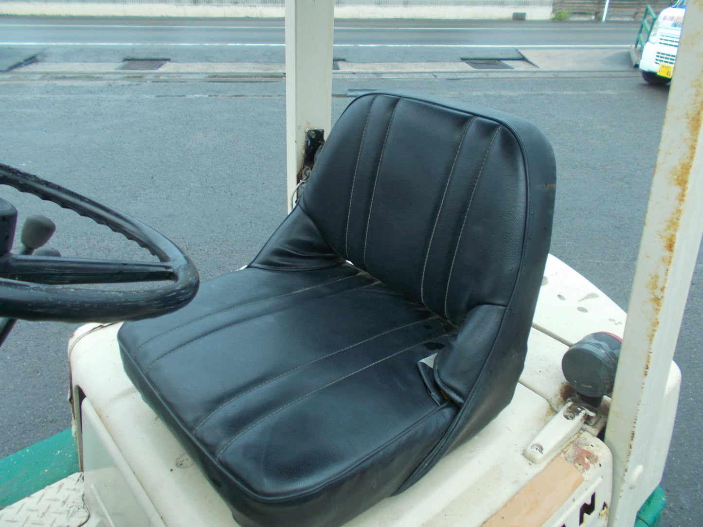 日産　中古　フォークリフト　NF01