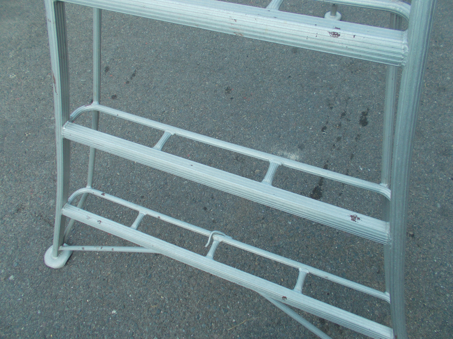 不明　中古　アルミ三脚　2.5ｍ