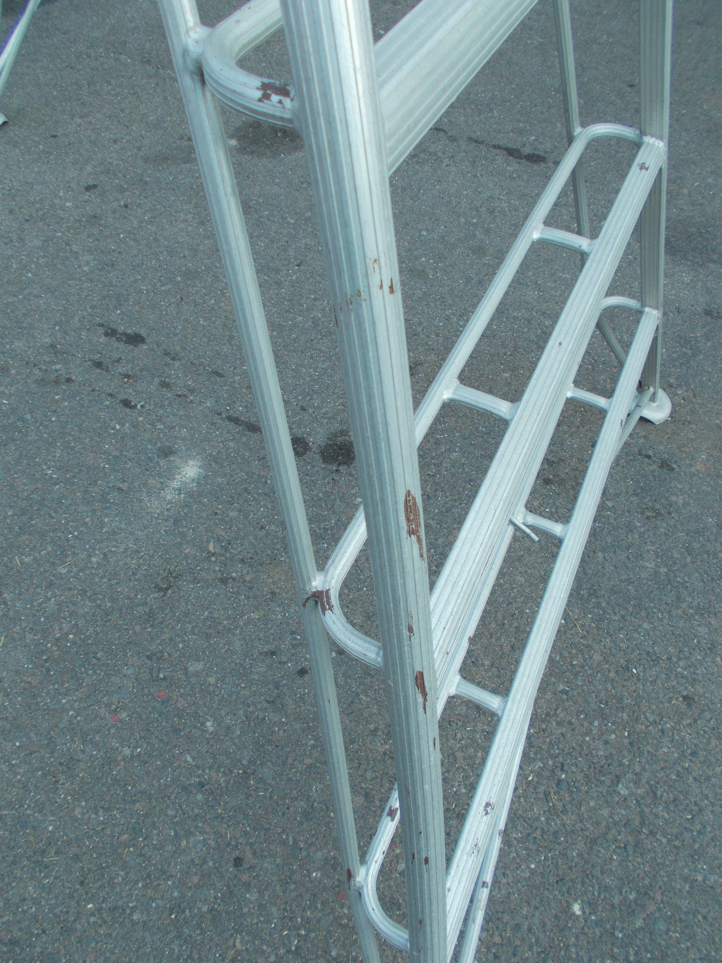 不明　中古　アルミ三脚　2.5ｍ