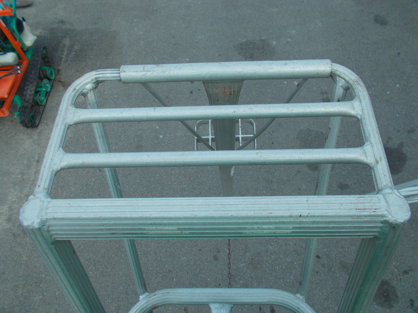 不明　中古　アルミ三脚　2.5ｍ