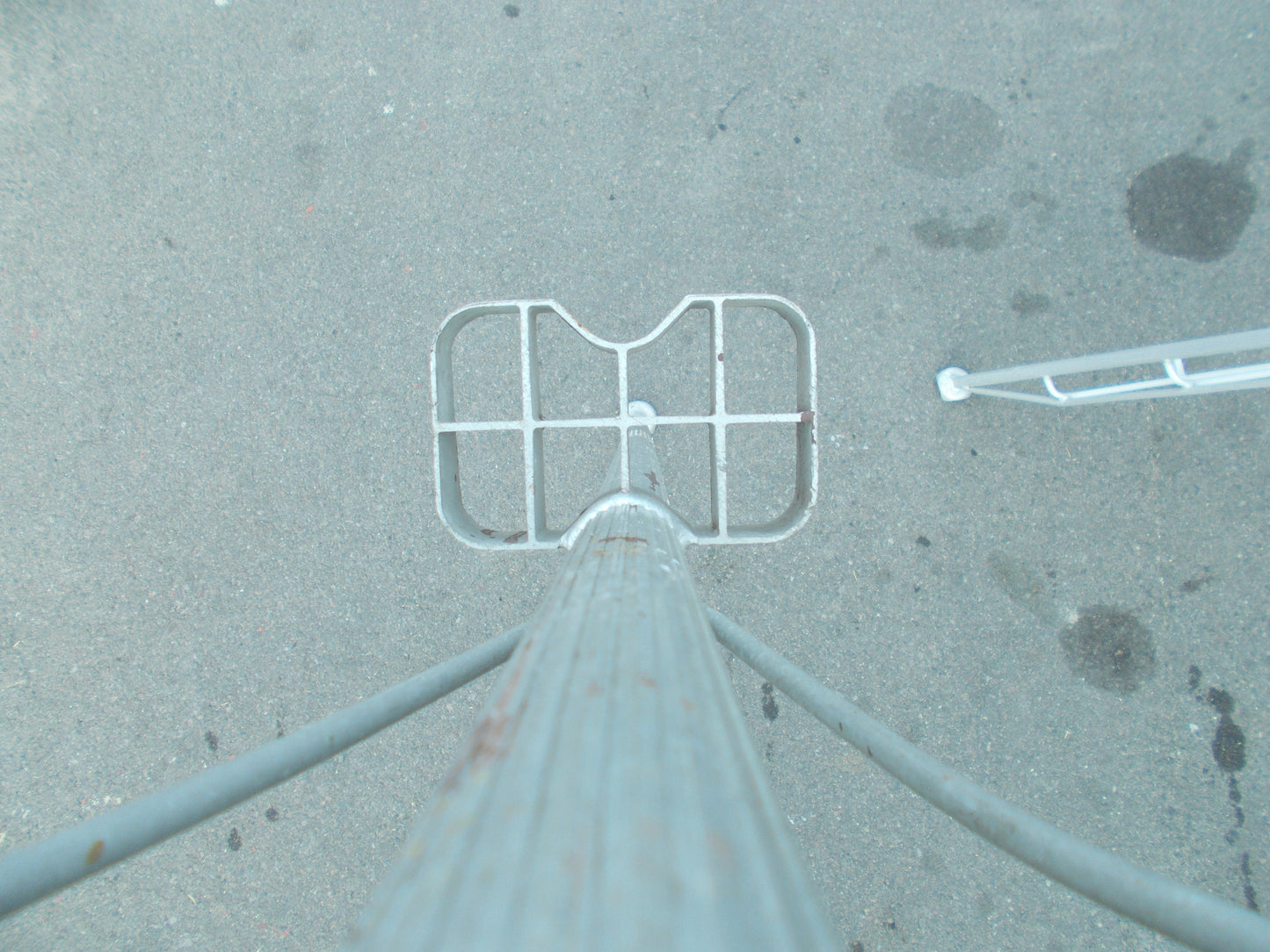 不明　中古　アルミ三脚　2.5ｍ