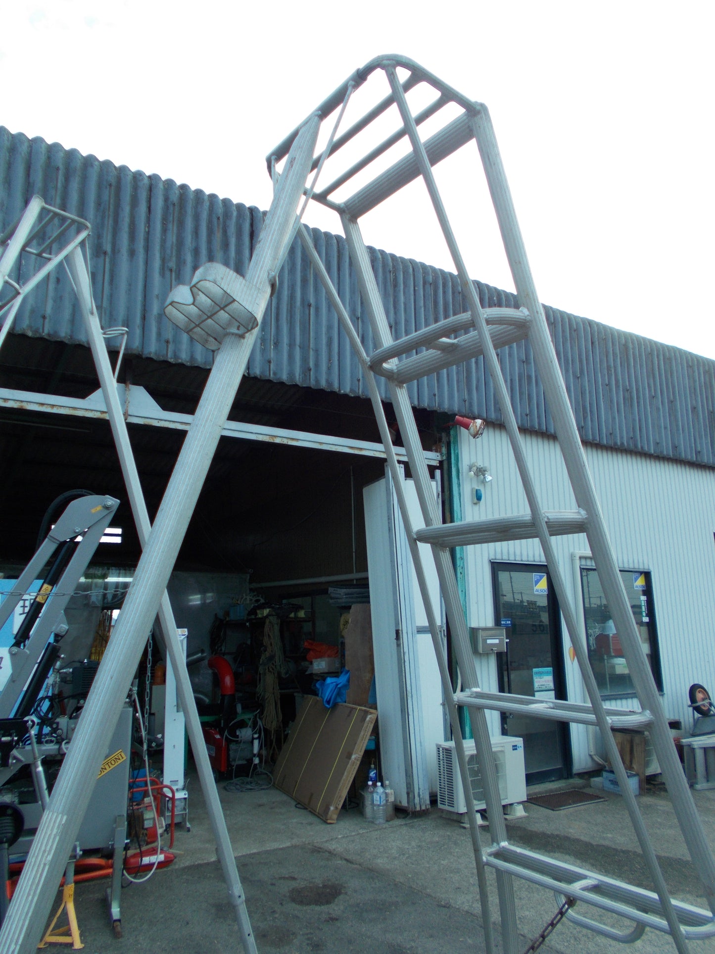 不明　中古　アルミ三脚　2.5ｍ