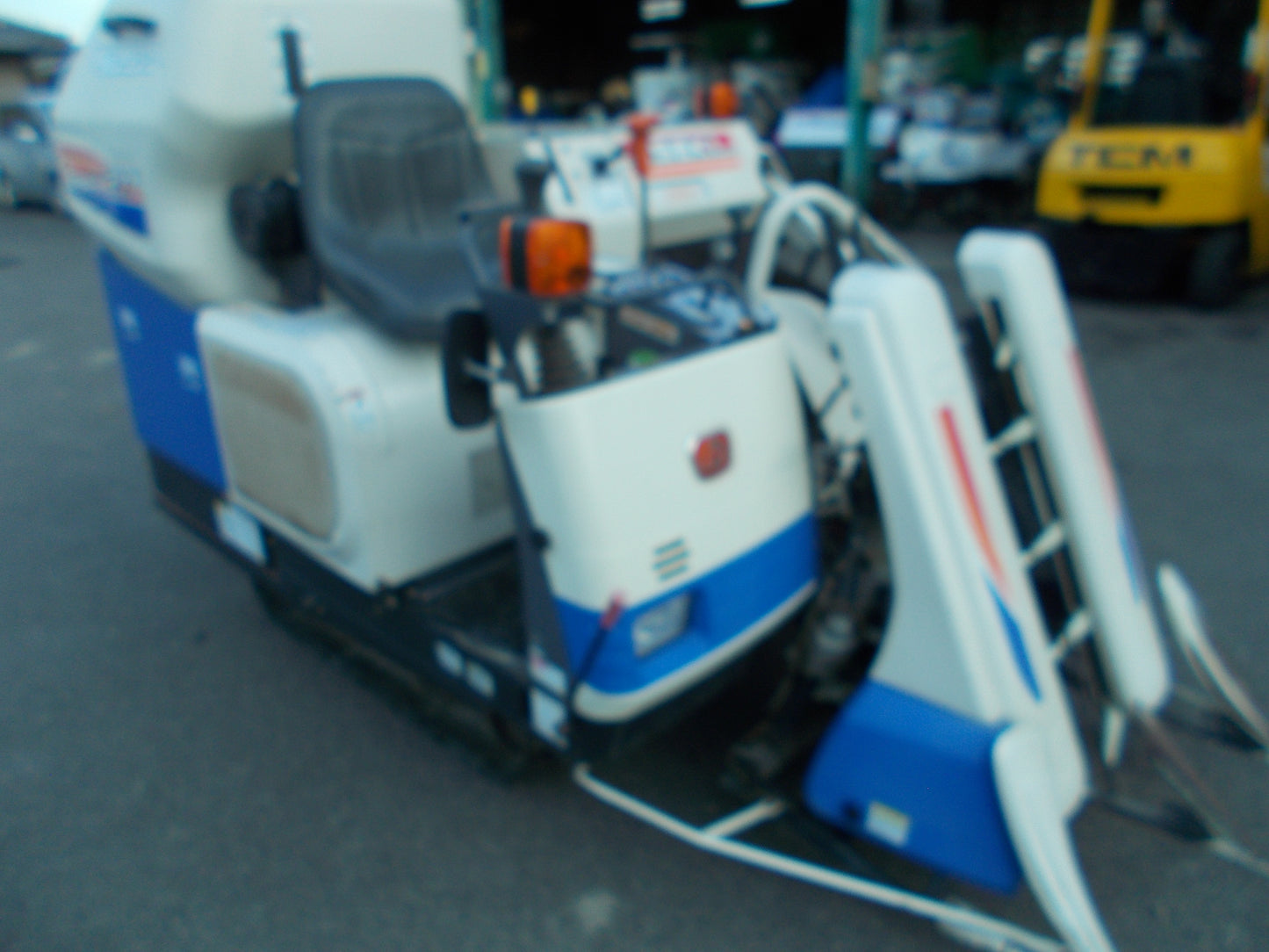 イセキ　中古　コンバイン　HVB217G-EZKWC　