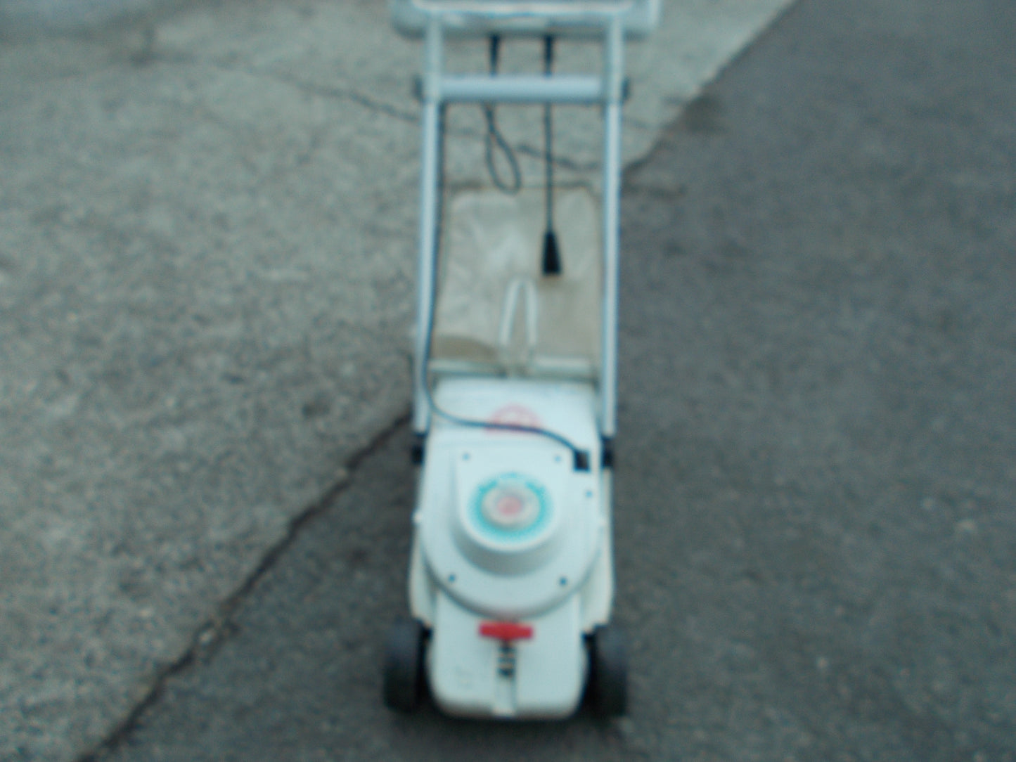 セフティ3　中古　芝刈り機　SLC-200CR