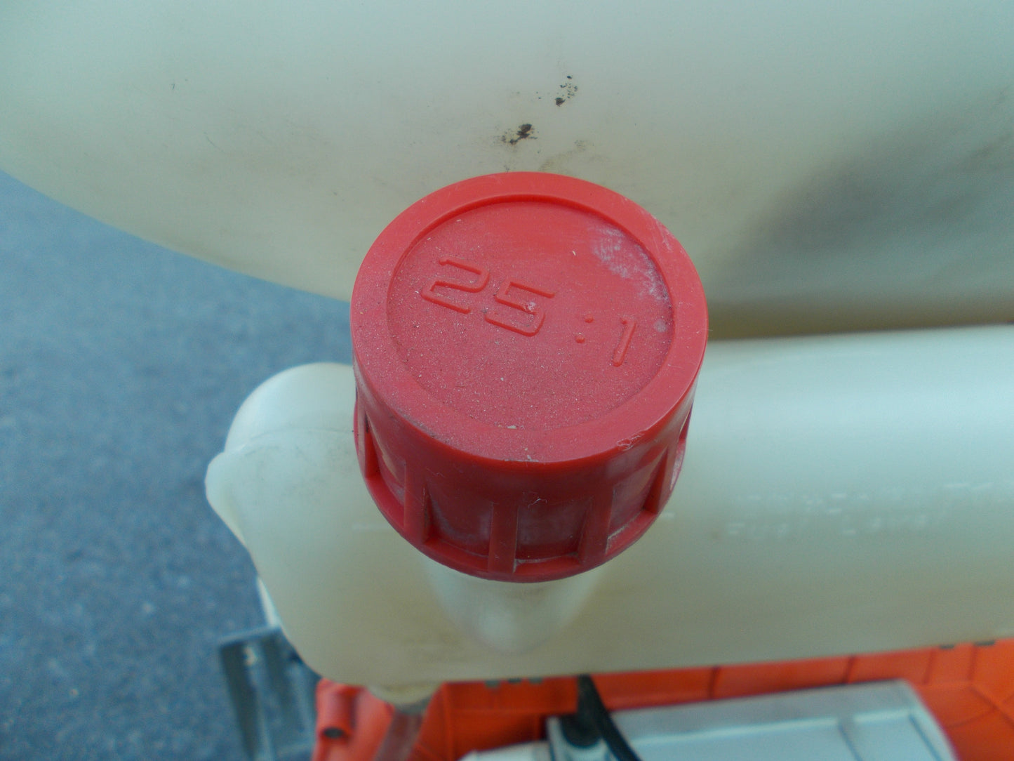 丸山　中古　背負動力散布機　MD170