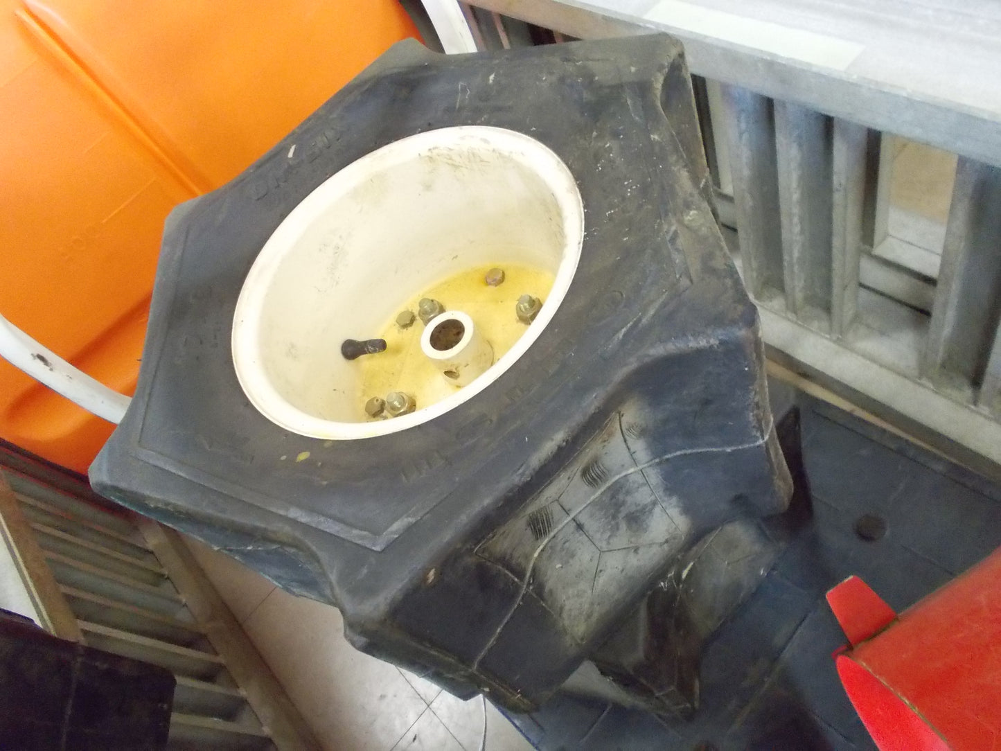 オーツタイヤ　中古　バインダー用タイヤ　17-8