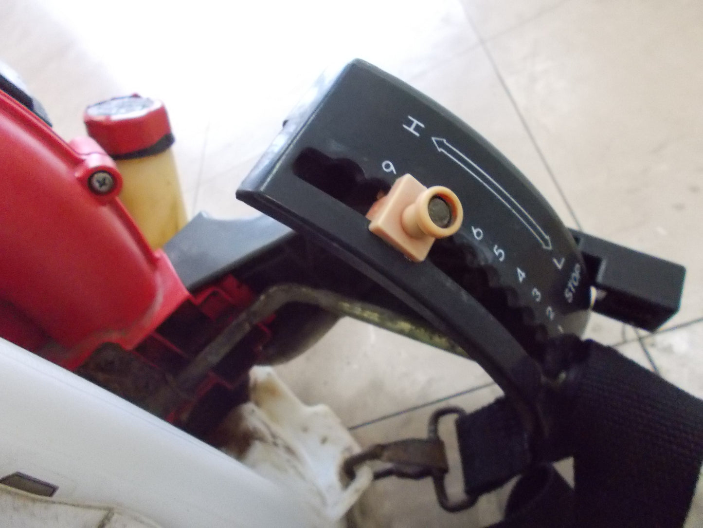 丸山　中古　背負動力散布機　GKD600