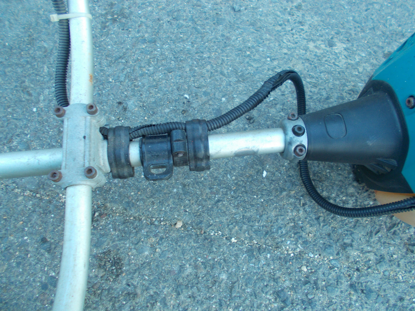 マキタ　中古　刈払機　MEM2650UHT