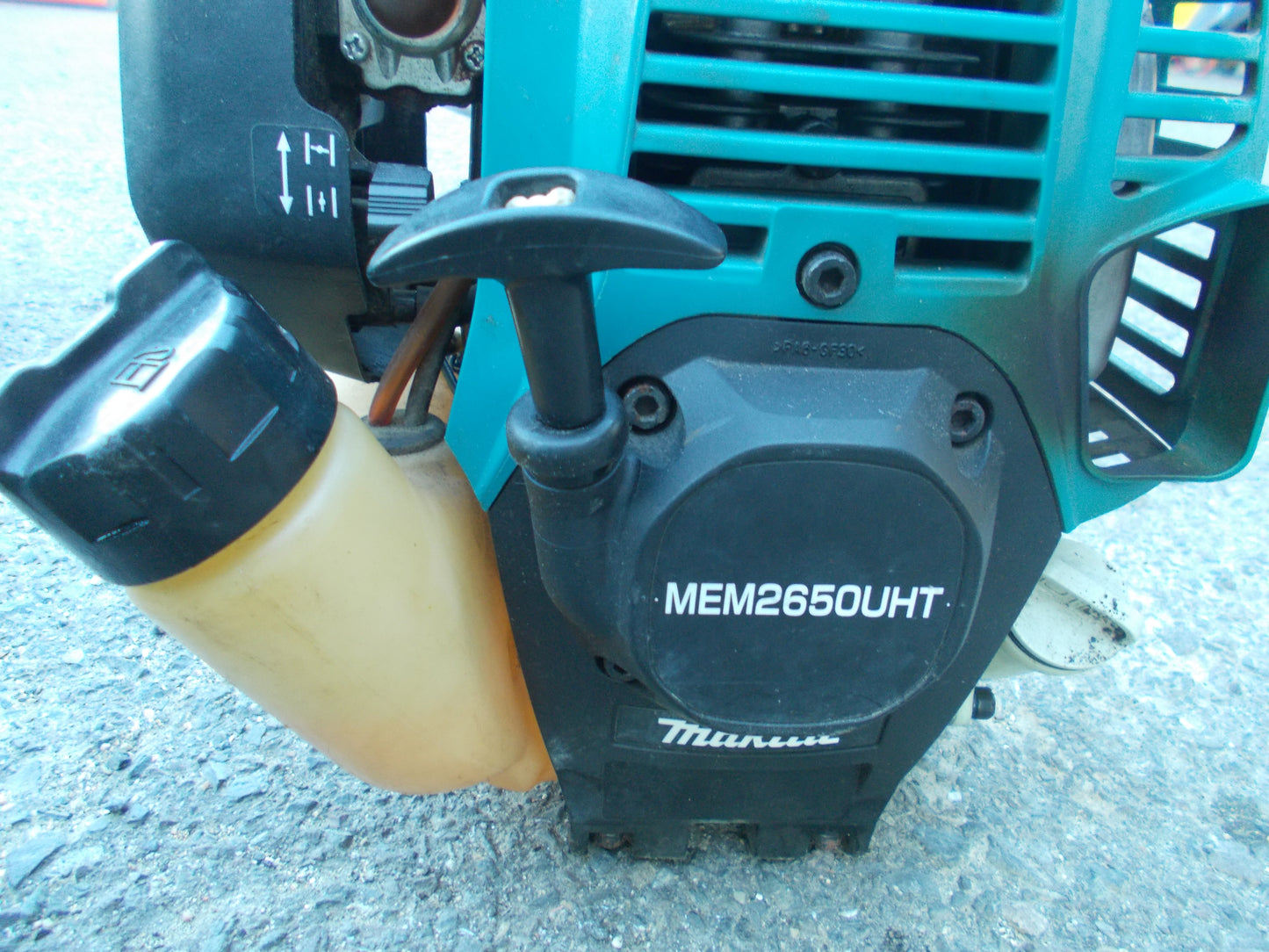 マキタ　中古　刈払機　MEM2650UHT