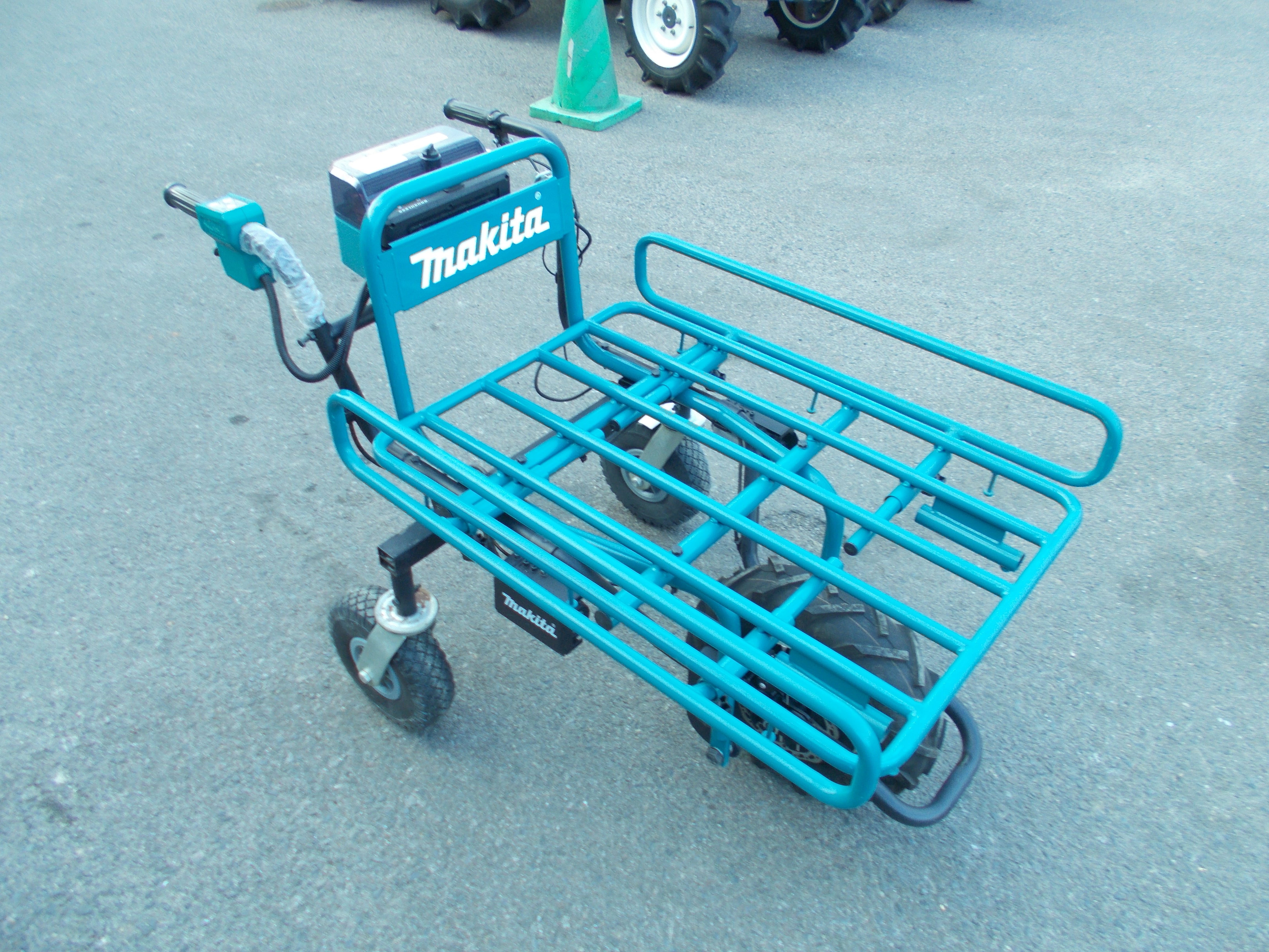 【中古】【動作OK】【店頭引取限定】MAKITA　充電式運搬車　CU180D　63.800円（税込）4114 2026年最新】Yahoo!オークション -マキタ充電式運搬車の中古品・新品