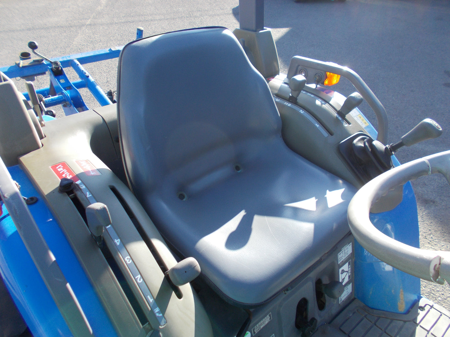 イセキ　中古　トラクター　TF223F-UKD