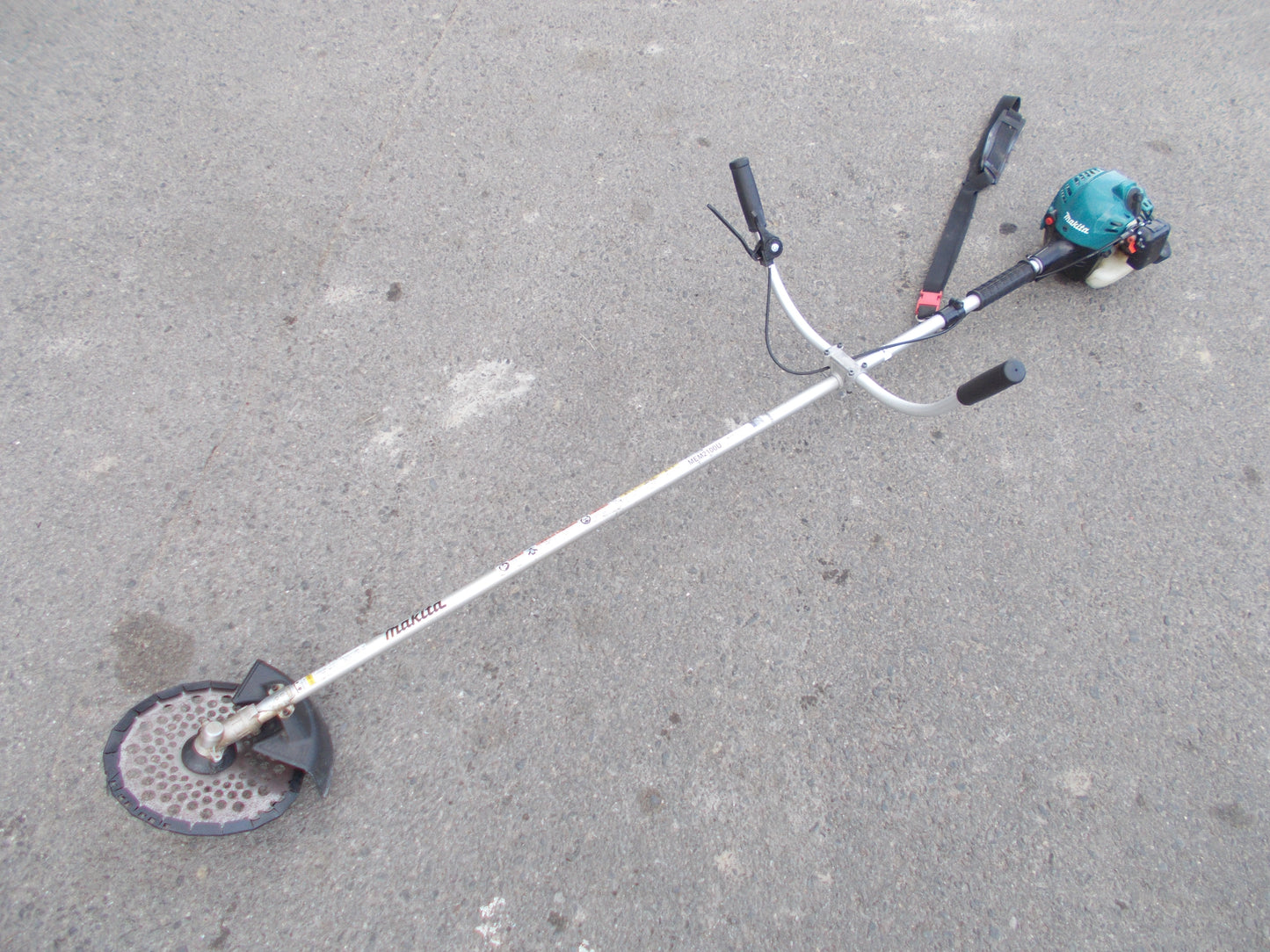 マキタ　中古　草刈機　MEM2100U