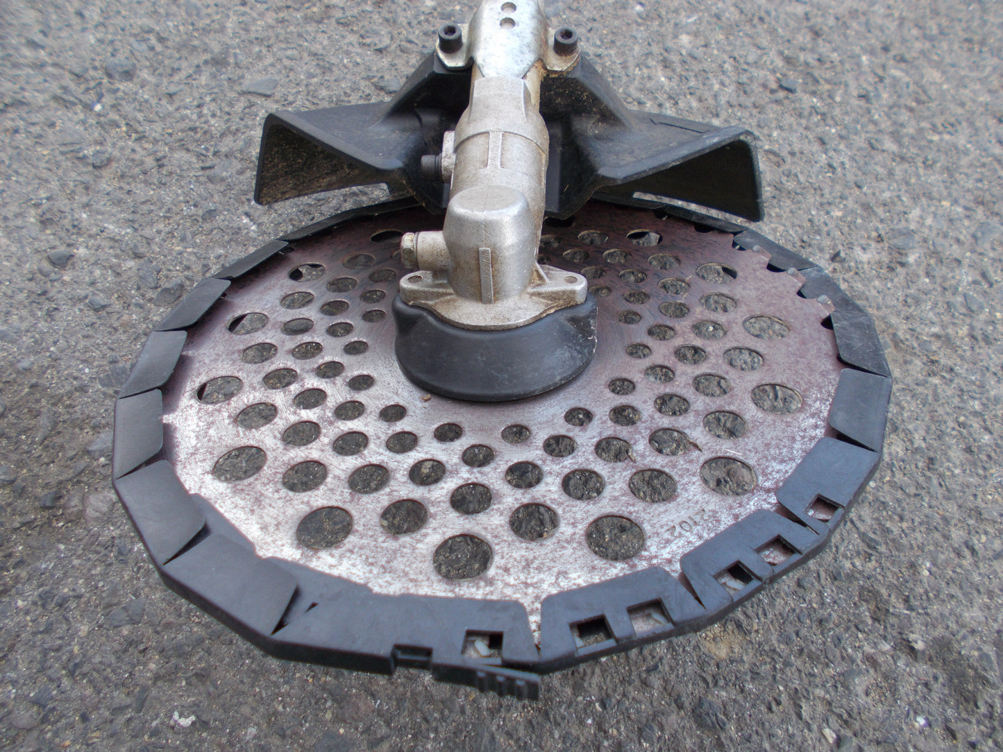 マキタ　中古　草刈機　MEM2100U