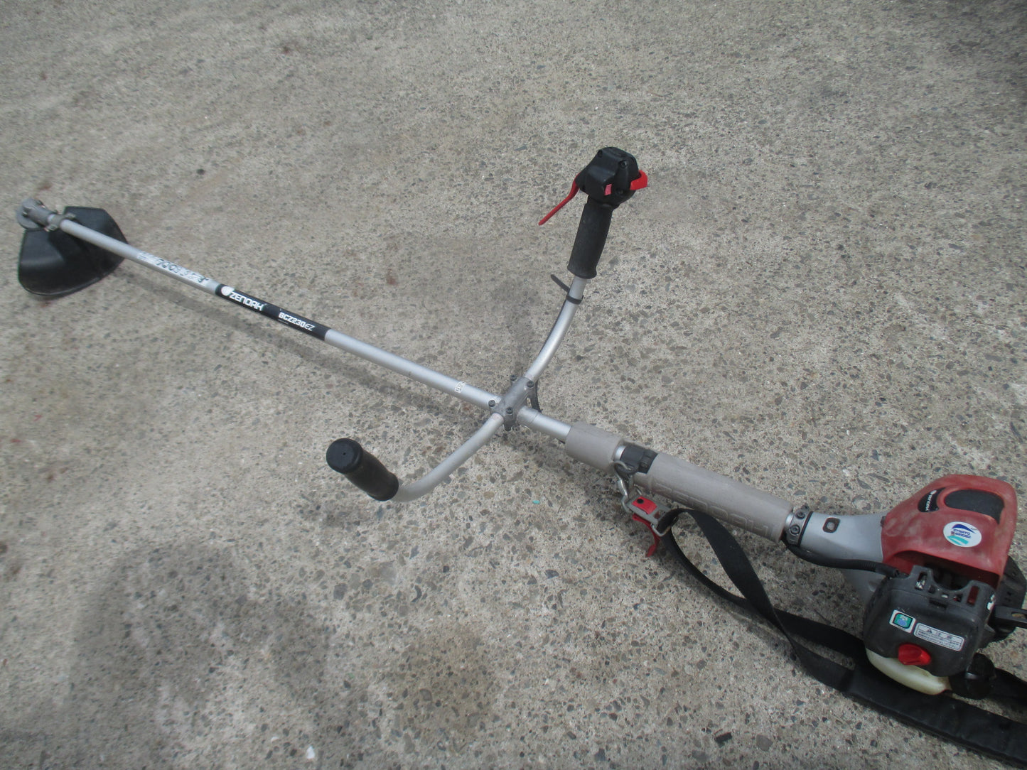 ゼノア　中古　草刈機　BCZ230E2