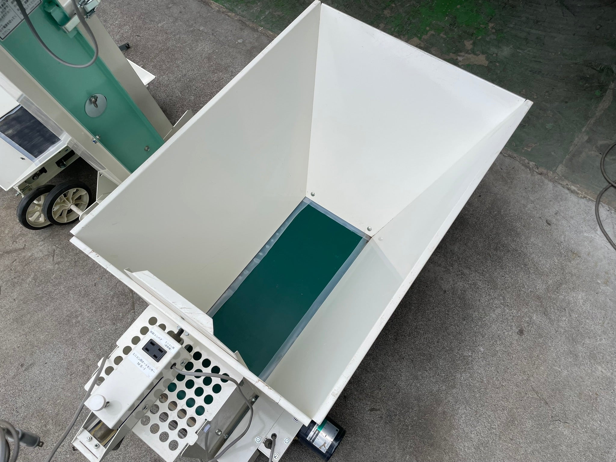 茨城 スズテック 茨城 スズテック ミニコン 土供給機 SCS7K ホッパー 