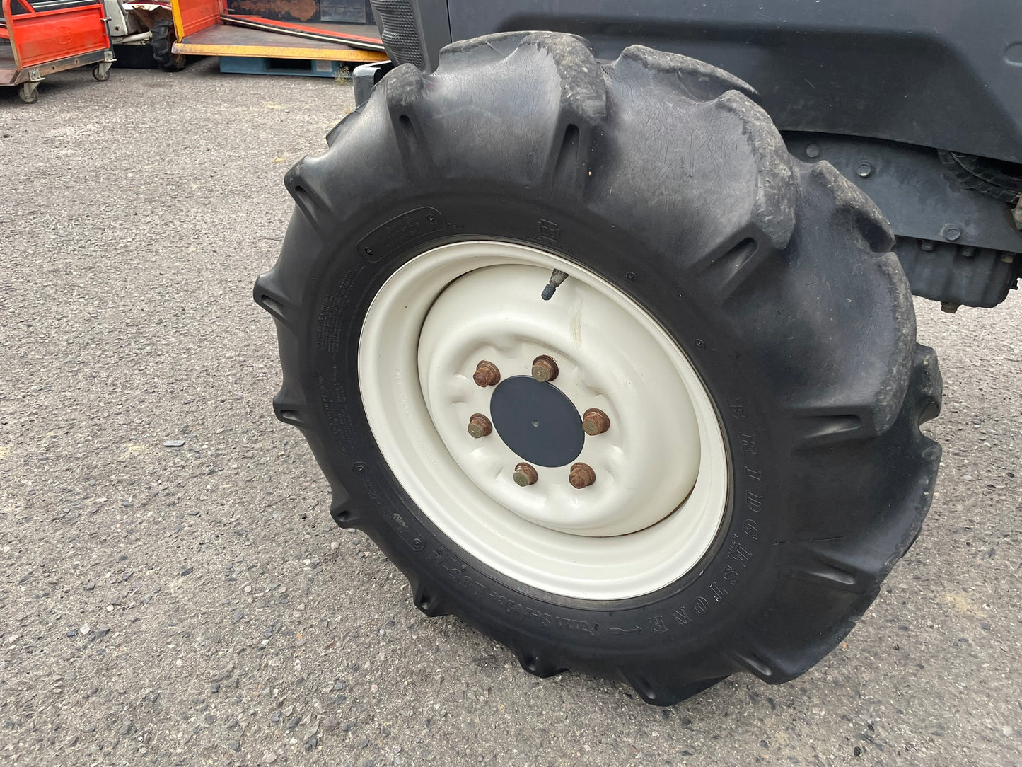 日立(クボタ)　中古　トラクター　30馬力　キャビン　NTX30(KL30)