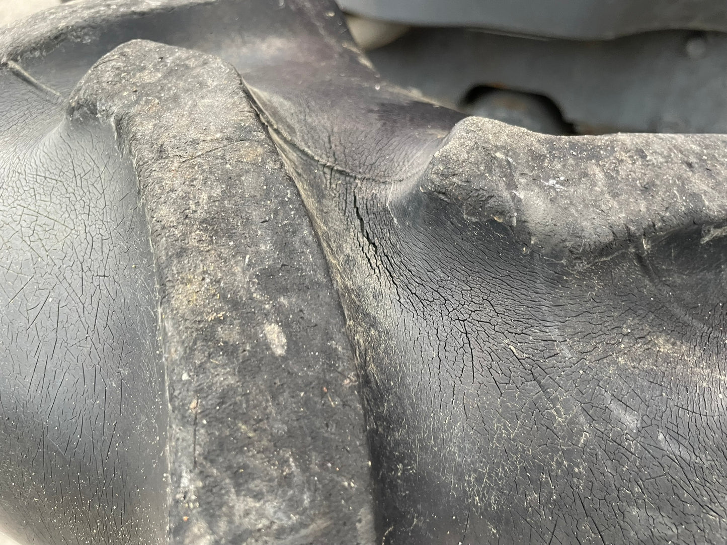 日立(クボタ)　中古　トラクター　30馬力　キャビン　NTX30(KL30)