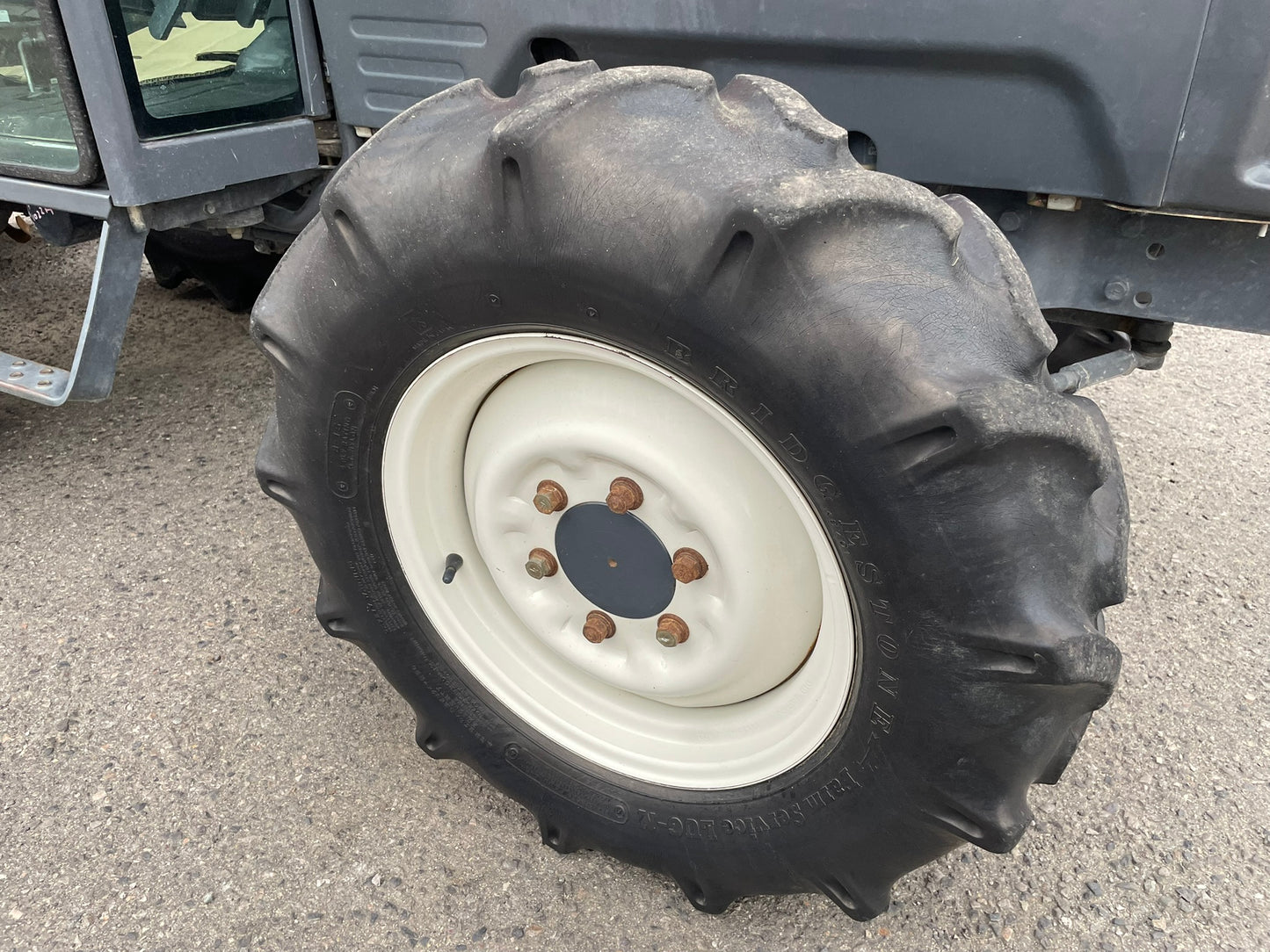 日立(クボタ)　中古　トラクター　30馬力　キャビン　NTX30(KL30)