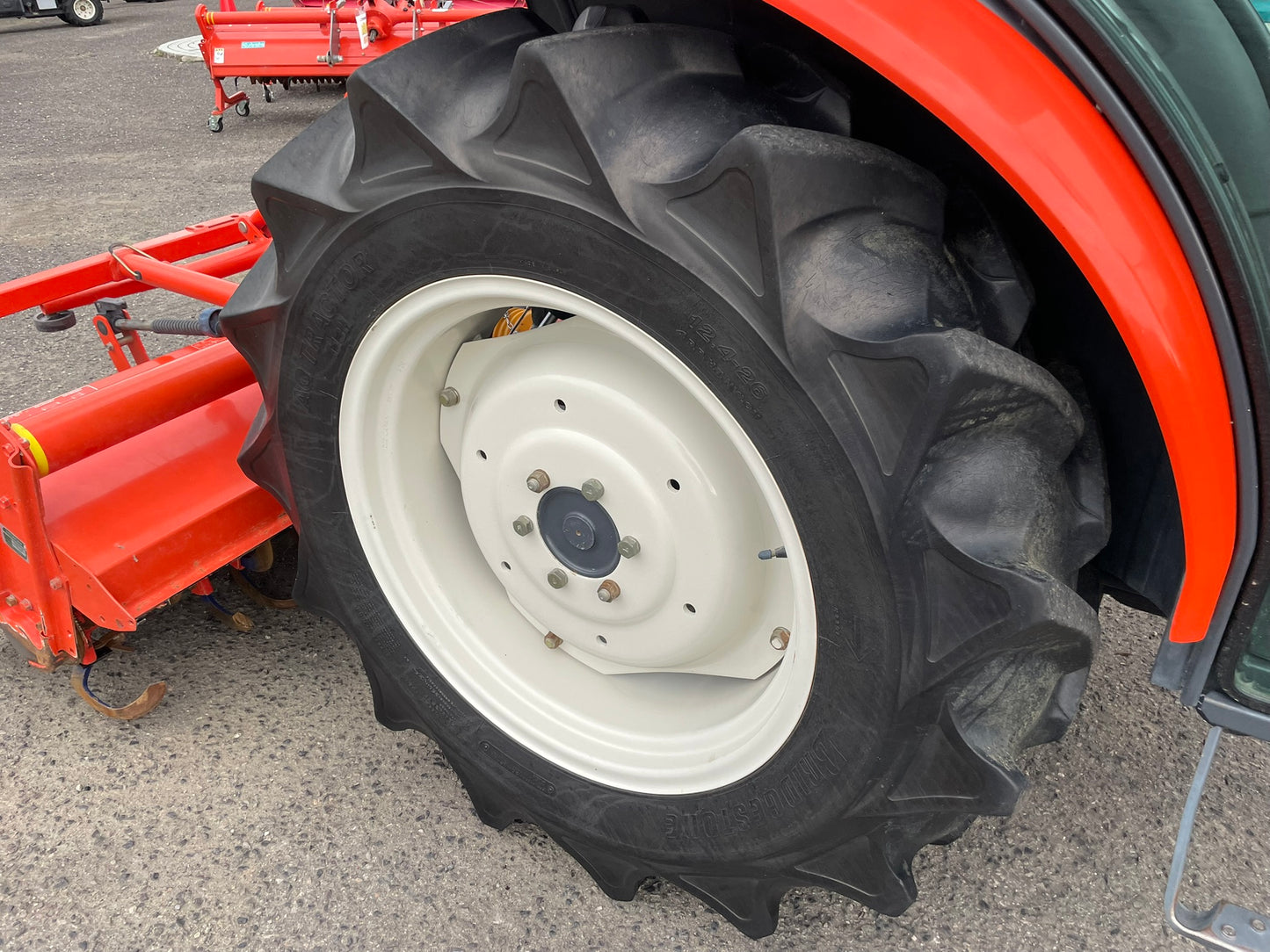 日立(クボタ)　中古　トラクター　30馬力　キャビン　NTX30(KL30)