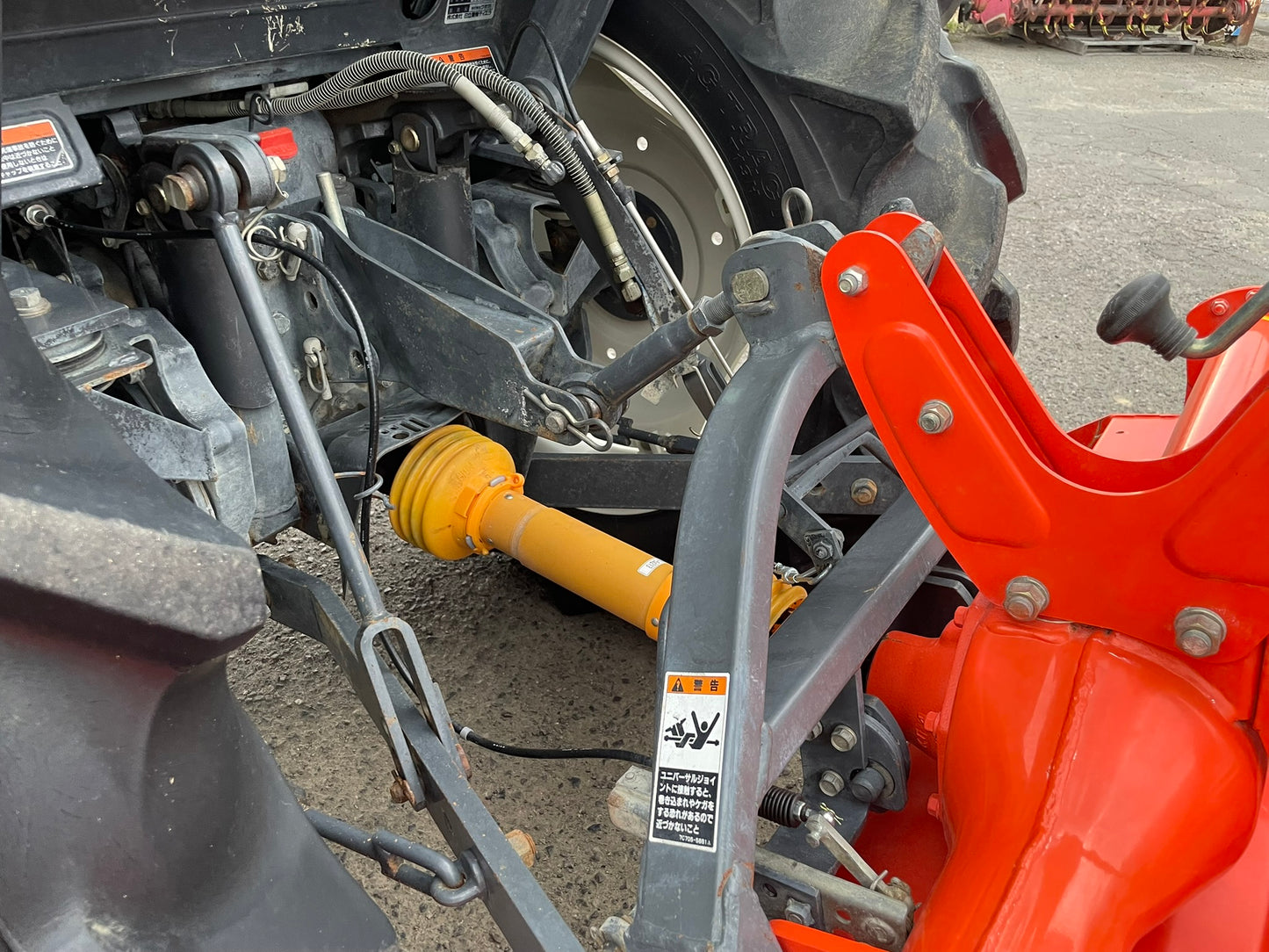 日立(クボタ)　中古　トラクター　30馬力　キャビン　NTX30(KL30)