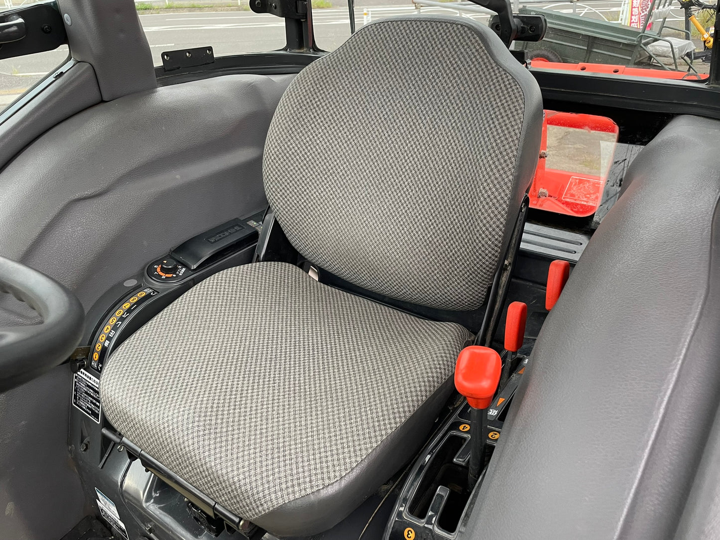 日立(クボタ)　中古　トラクター　30馬力　キャビン　NTX30(KL30)