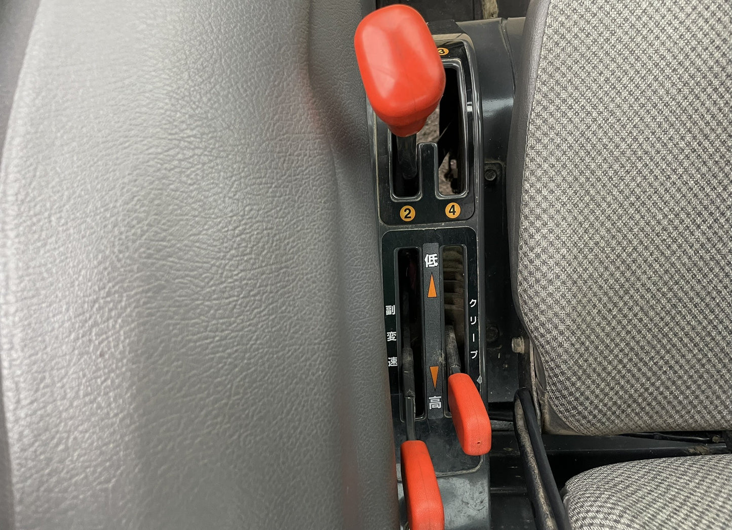 日立(クボタ)　中古　トラクター　30馬力　キャビン　NTX30(KL30)