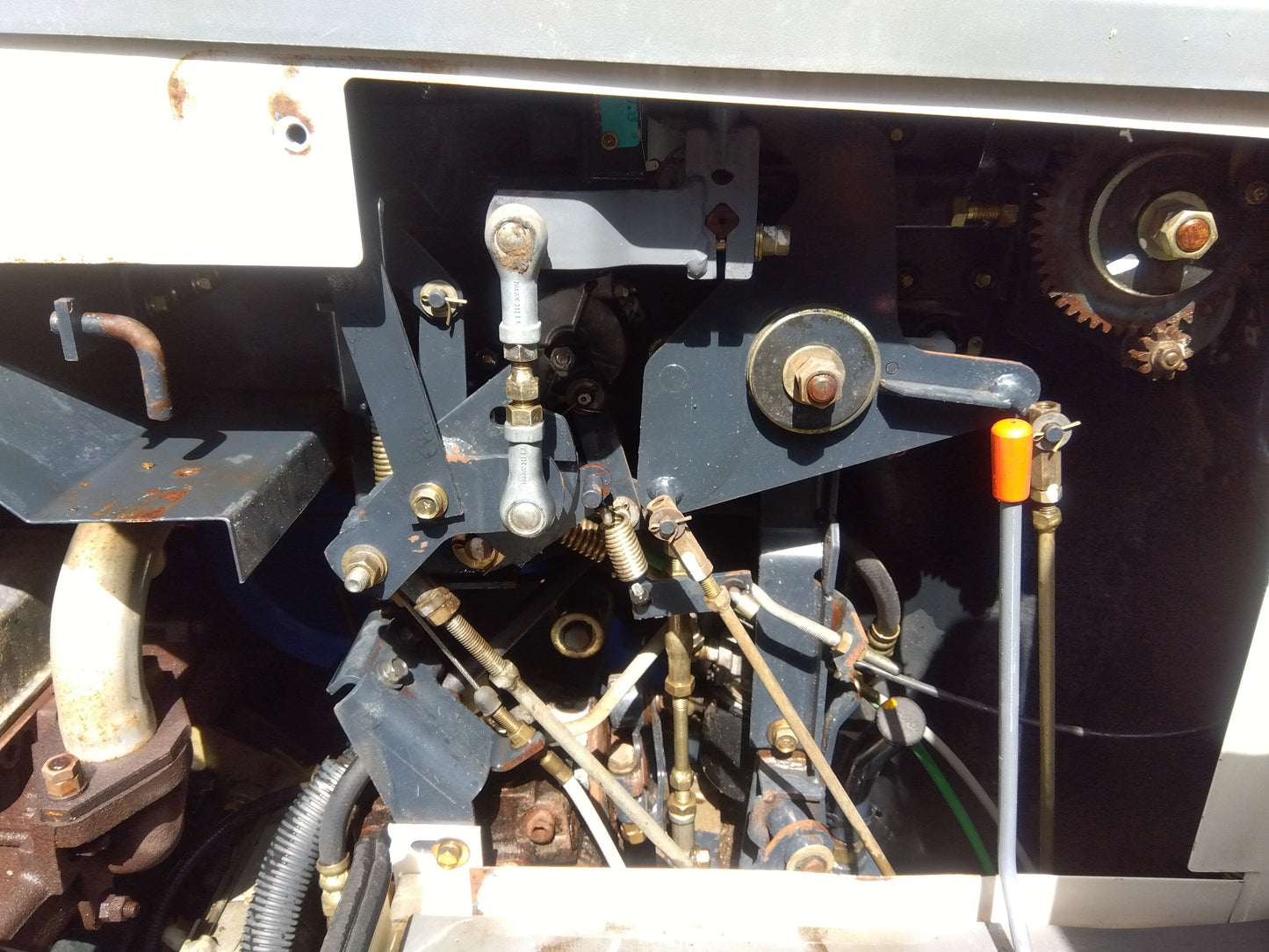 イセキ　中古　コンバイン　4条　43馬力　HF443